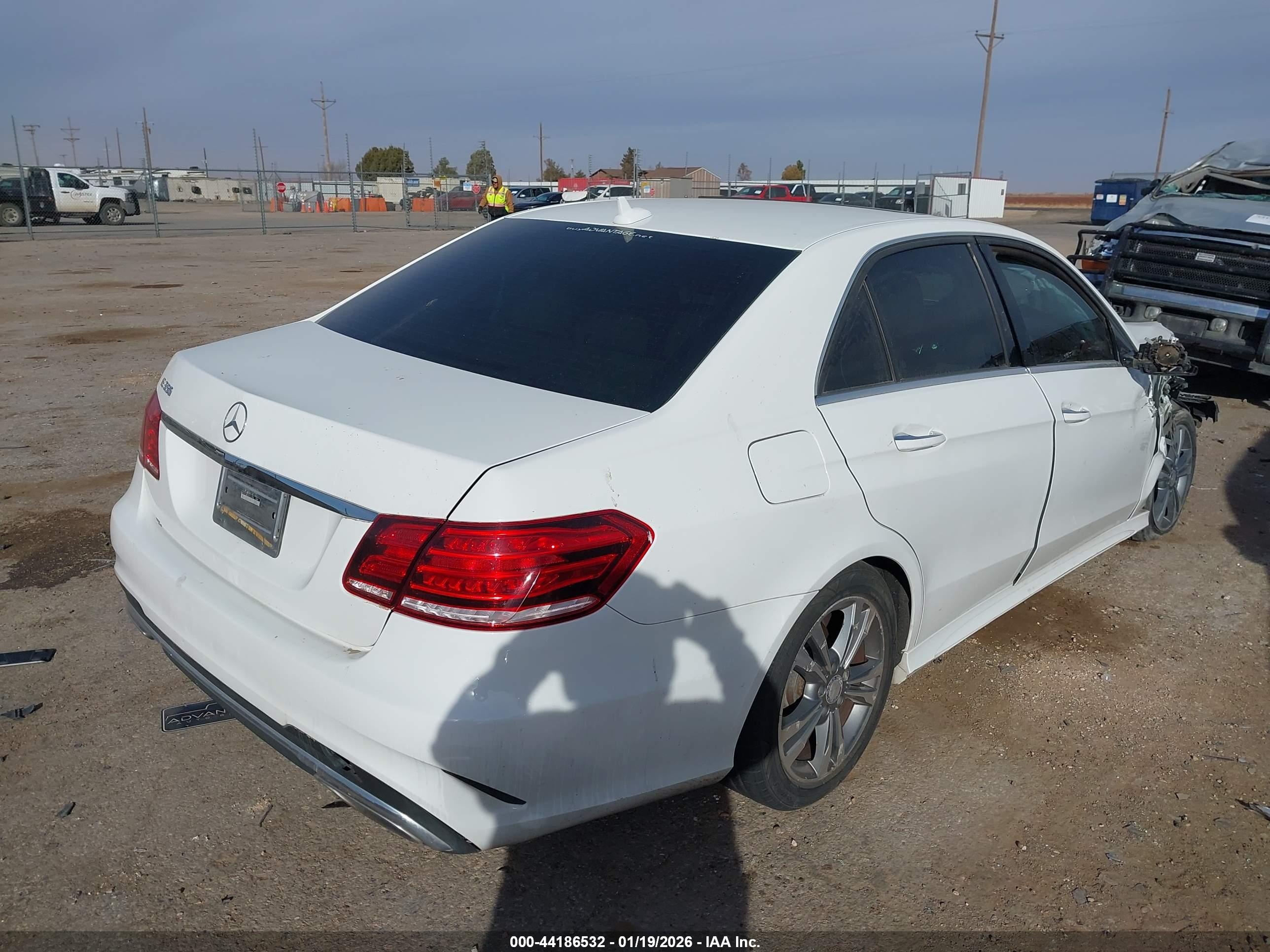 MERCEDES-BENZ E image 4