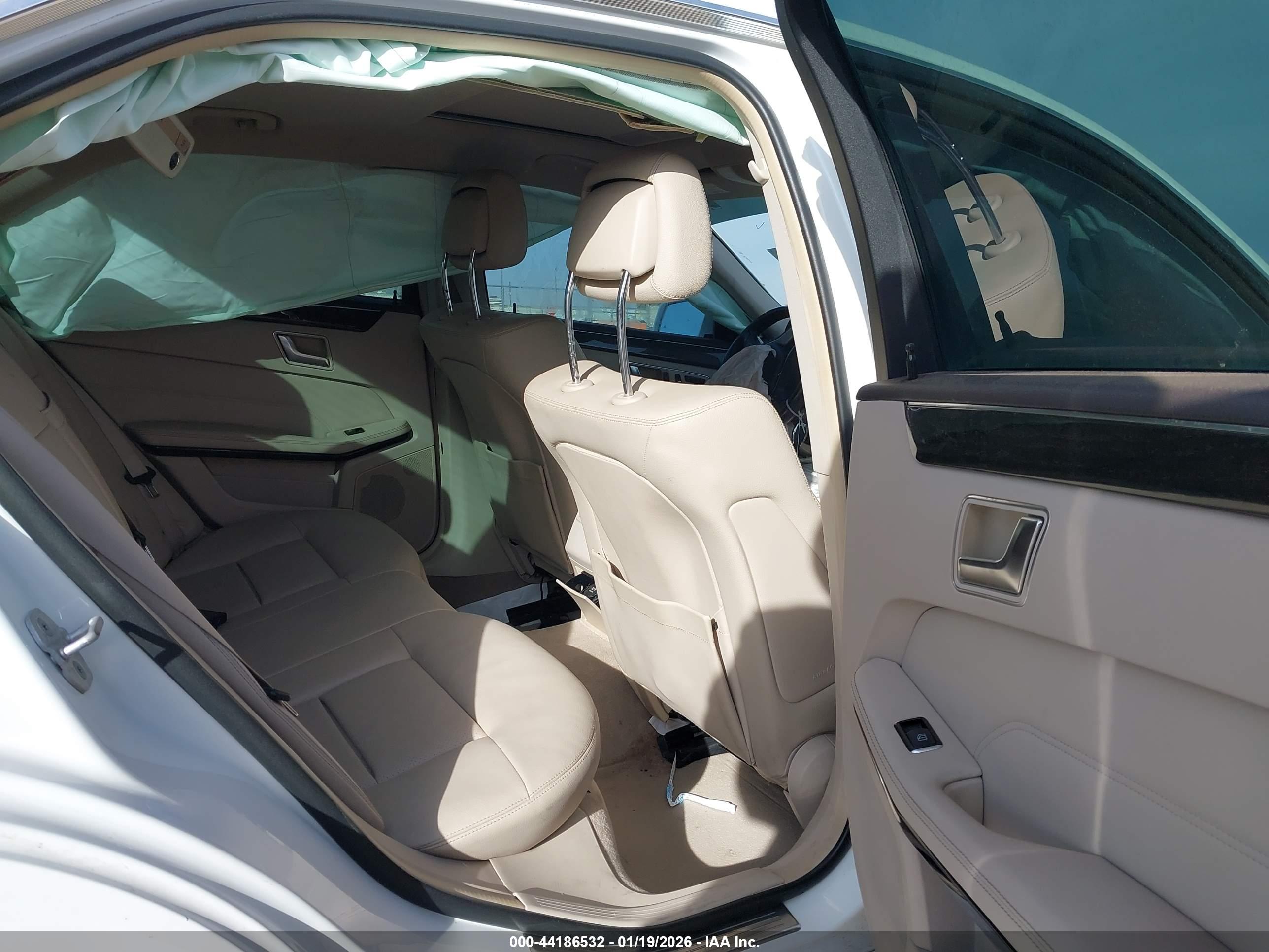 MERCEDES-BENZ E image 8
