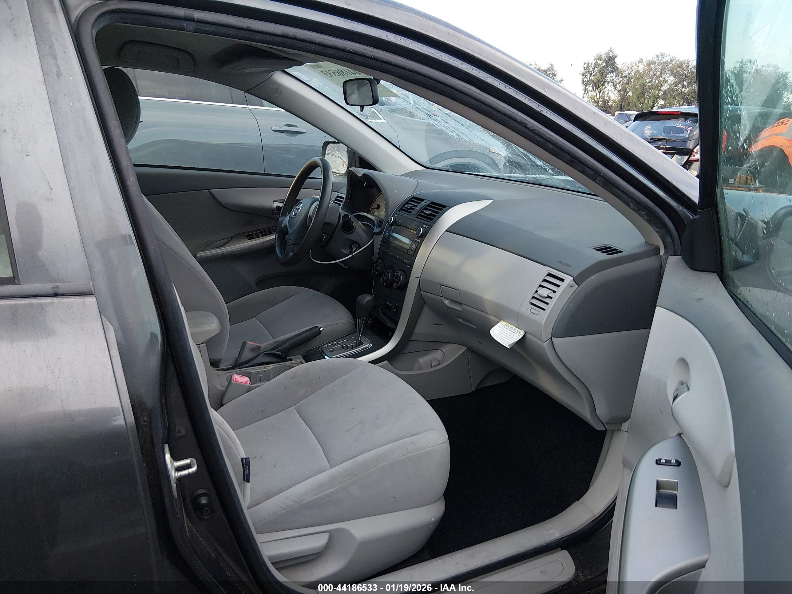TOYOTA COROLLA image 5