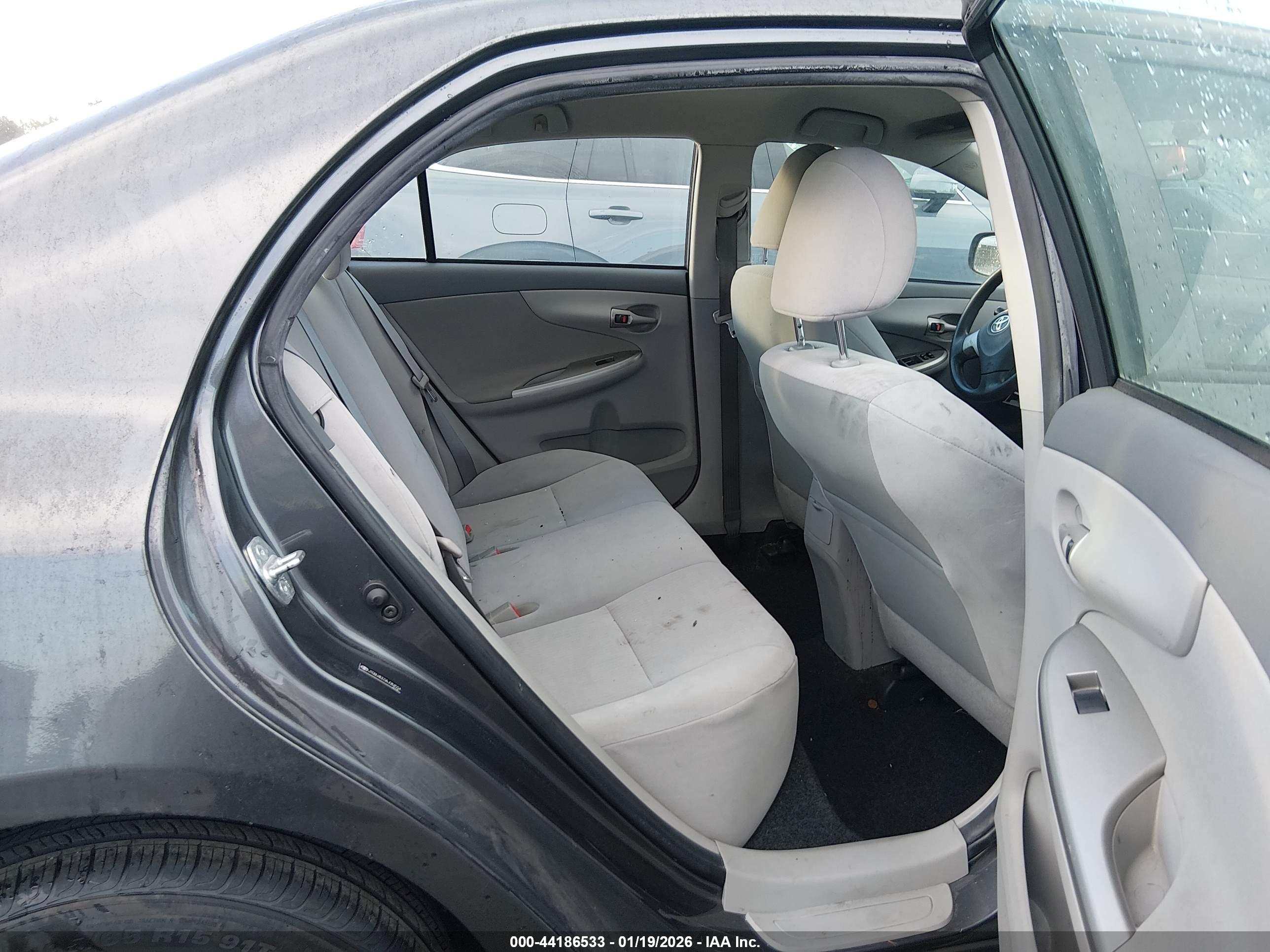 TOYOTA COROLLA image 8