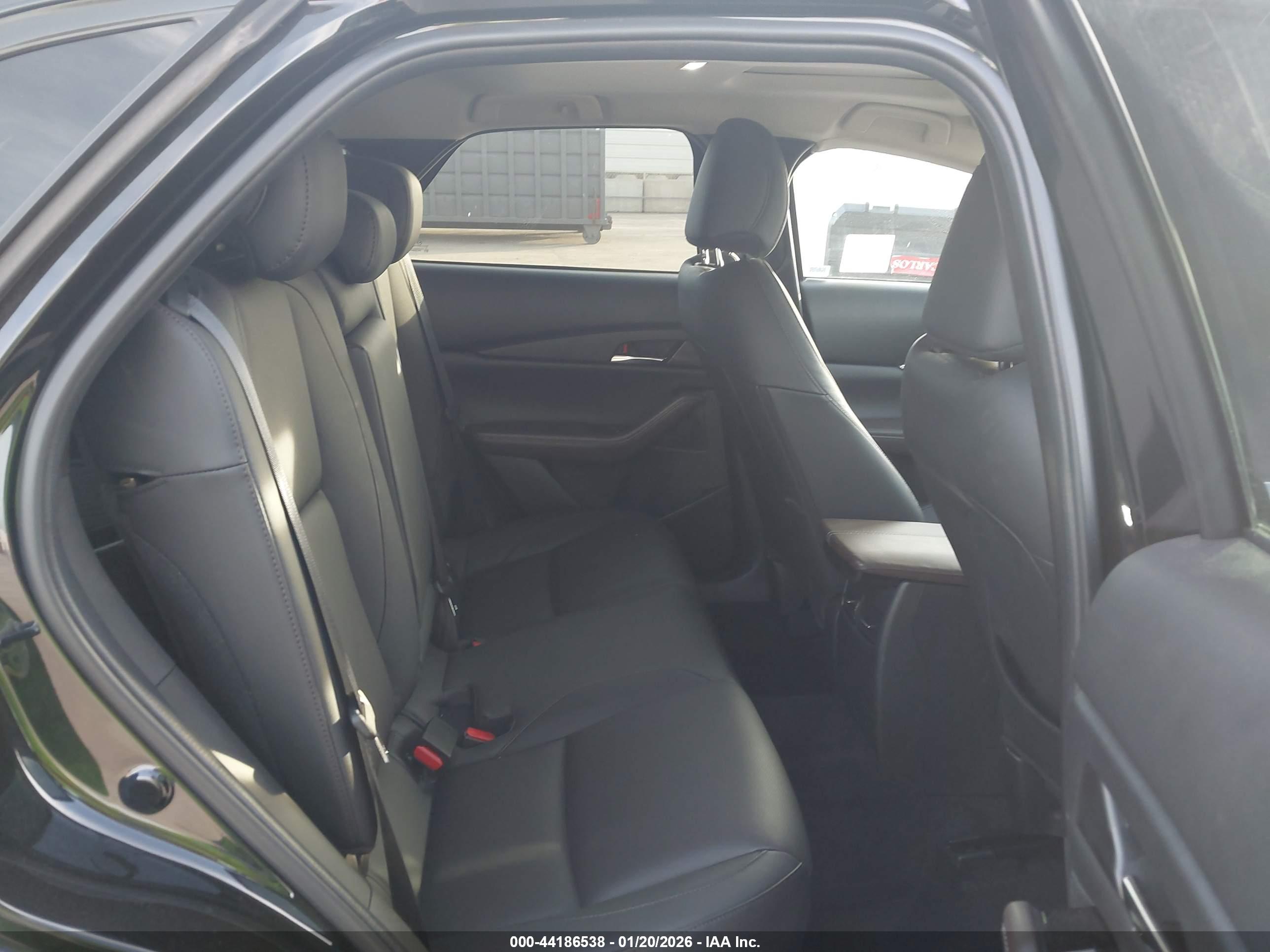 MAZDA CX-30 image 8