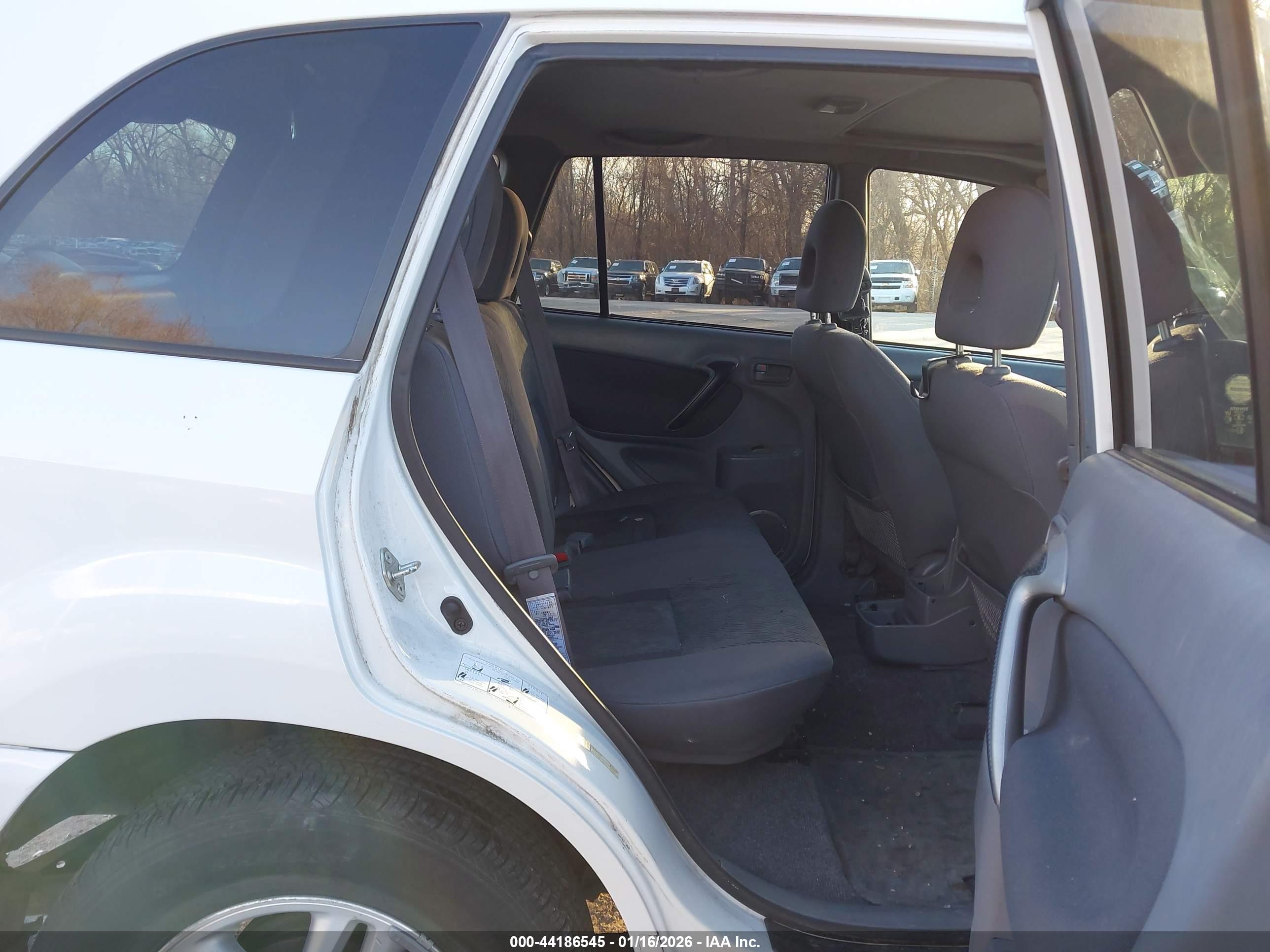 TOYOTA RAV4 image 8