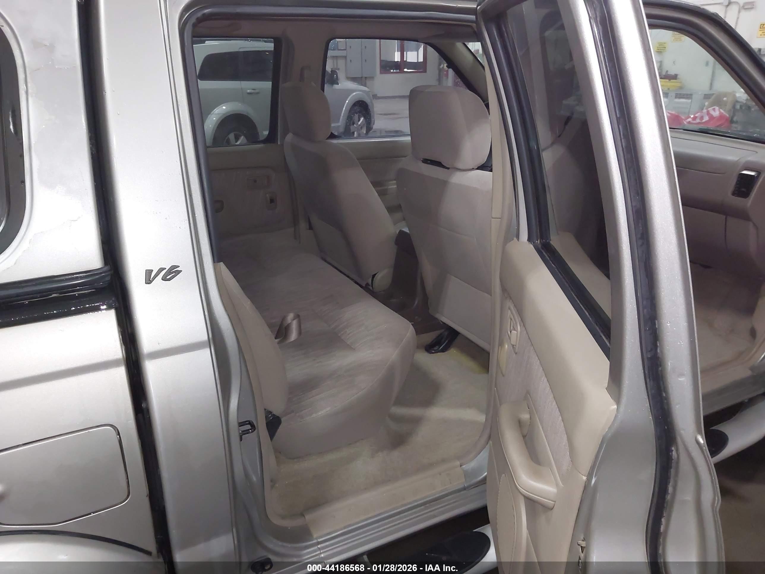 NISSAN FRONTIER image 8