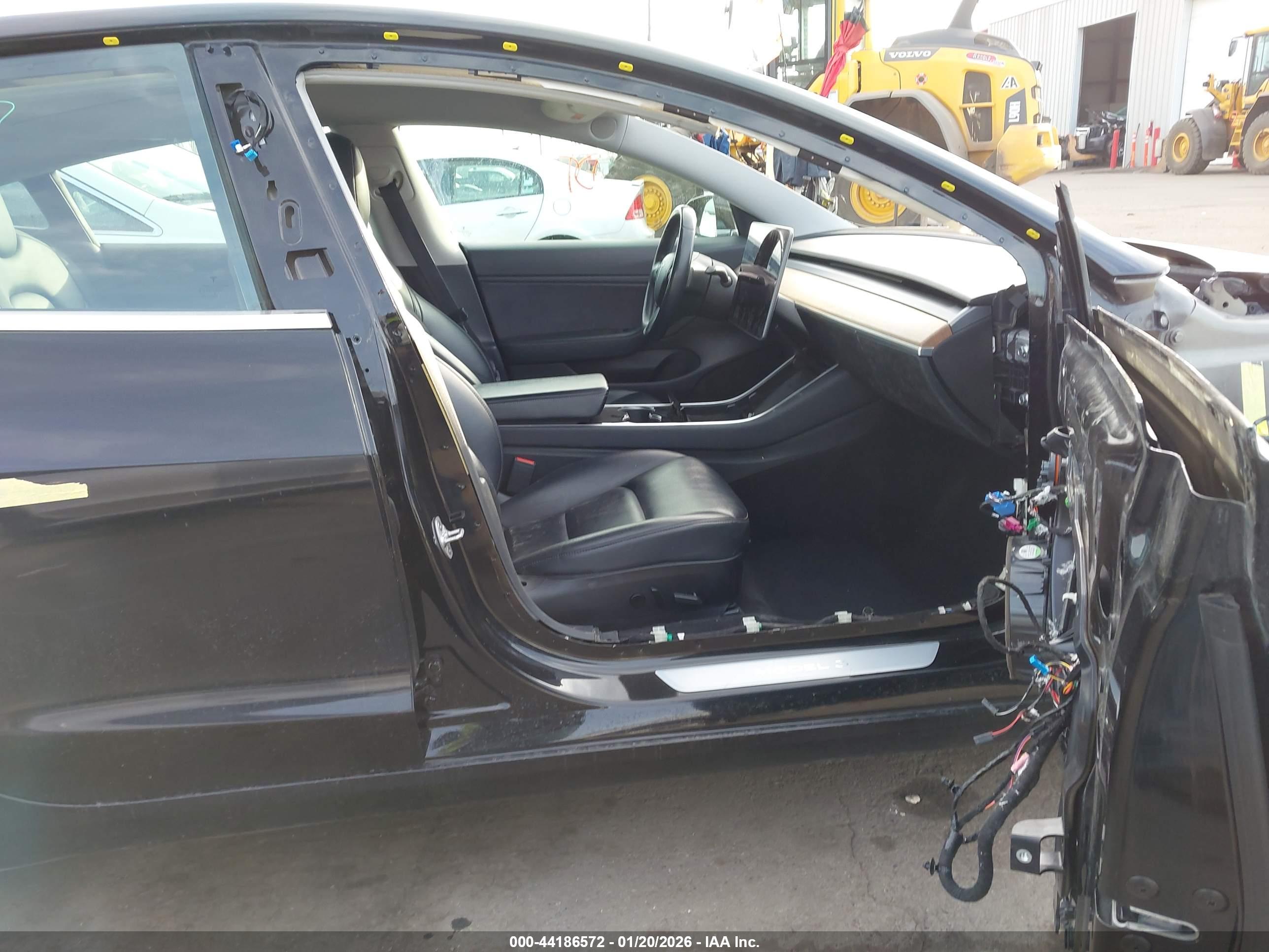 TESLA MODEL image 5