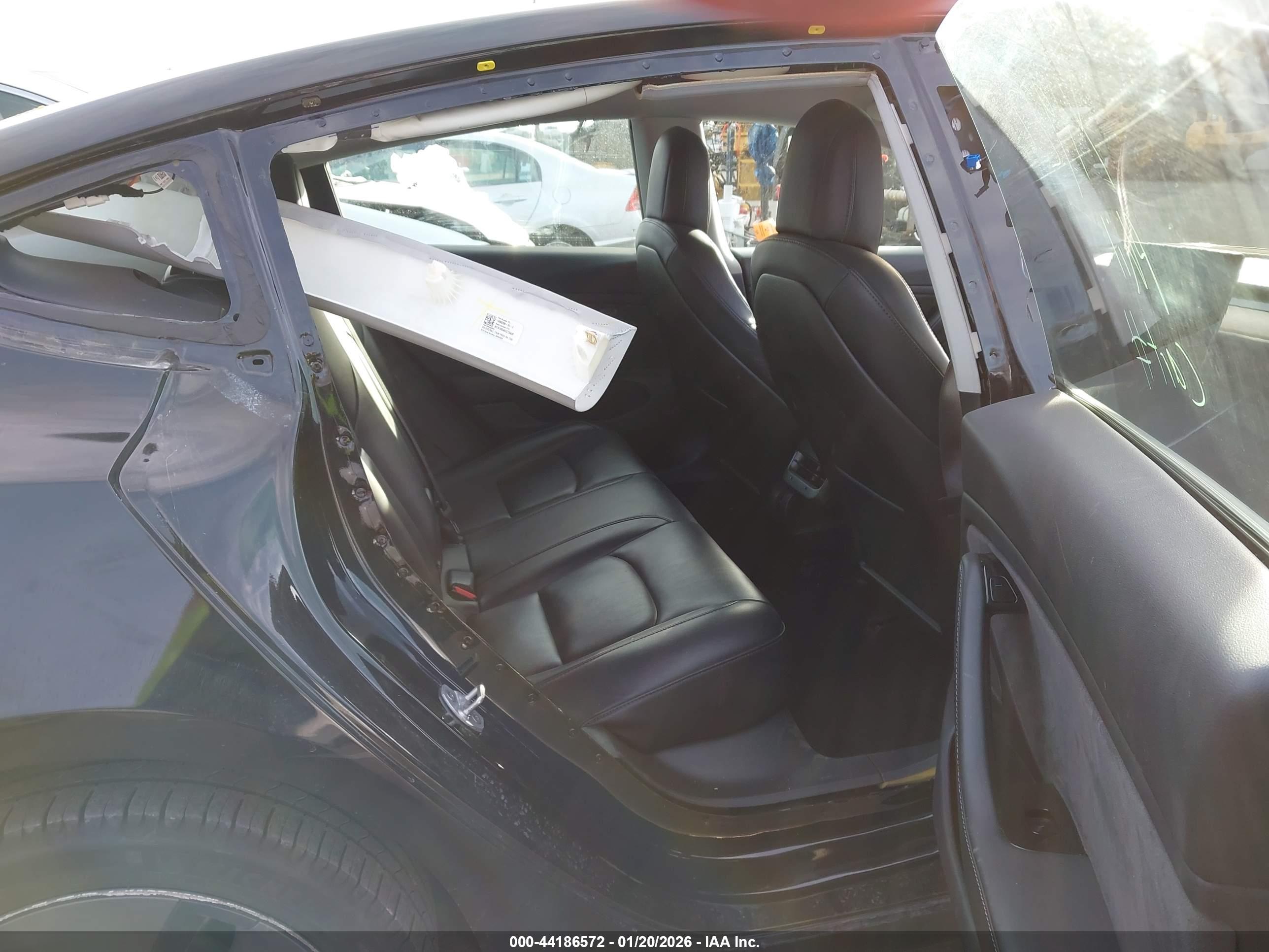 TESLA MODEL image 8