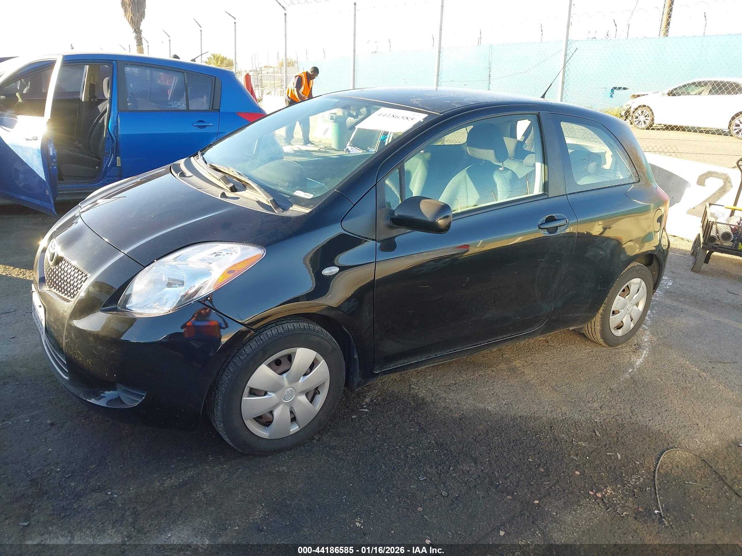 TOYOTA YARIS image 2