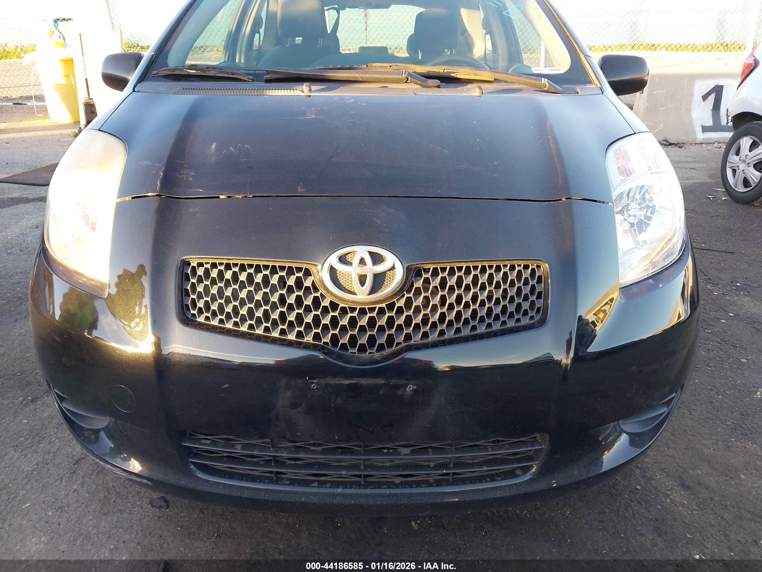 TOYOTA YARIS image 6