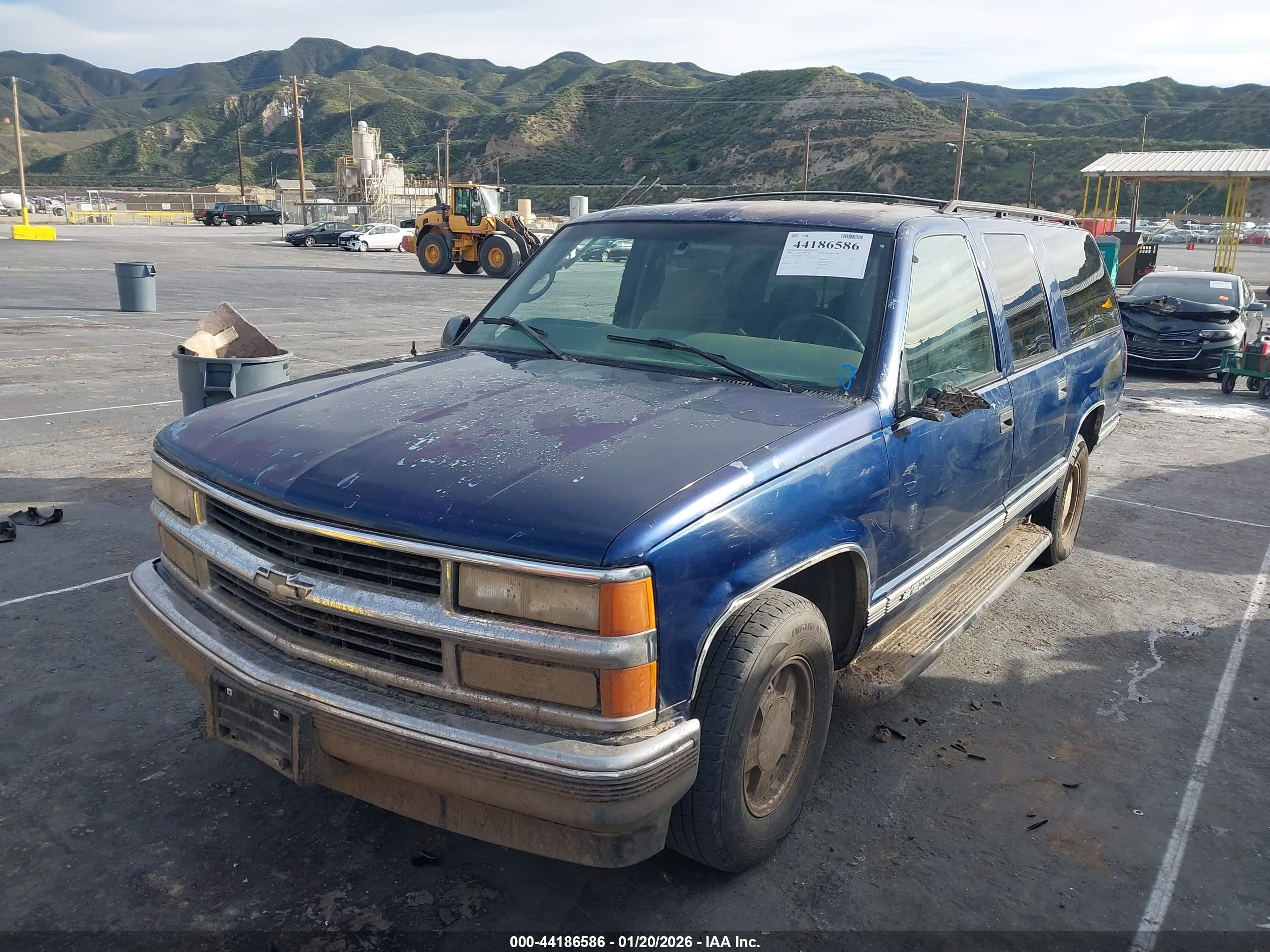 CHEVROLET SUBURBAN image 2