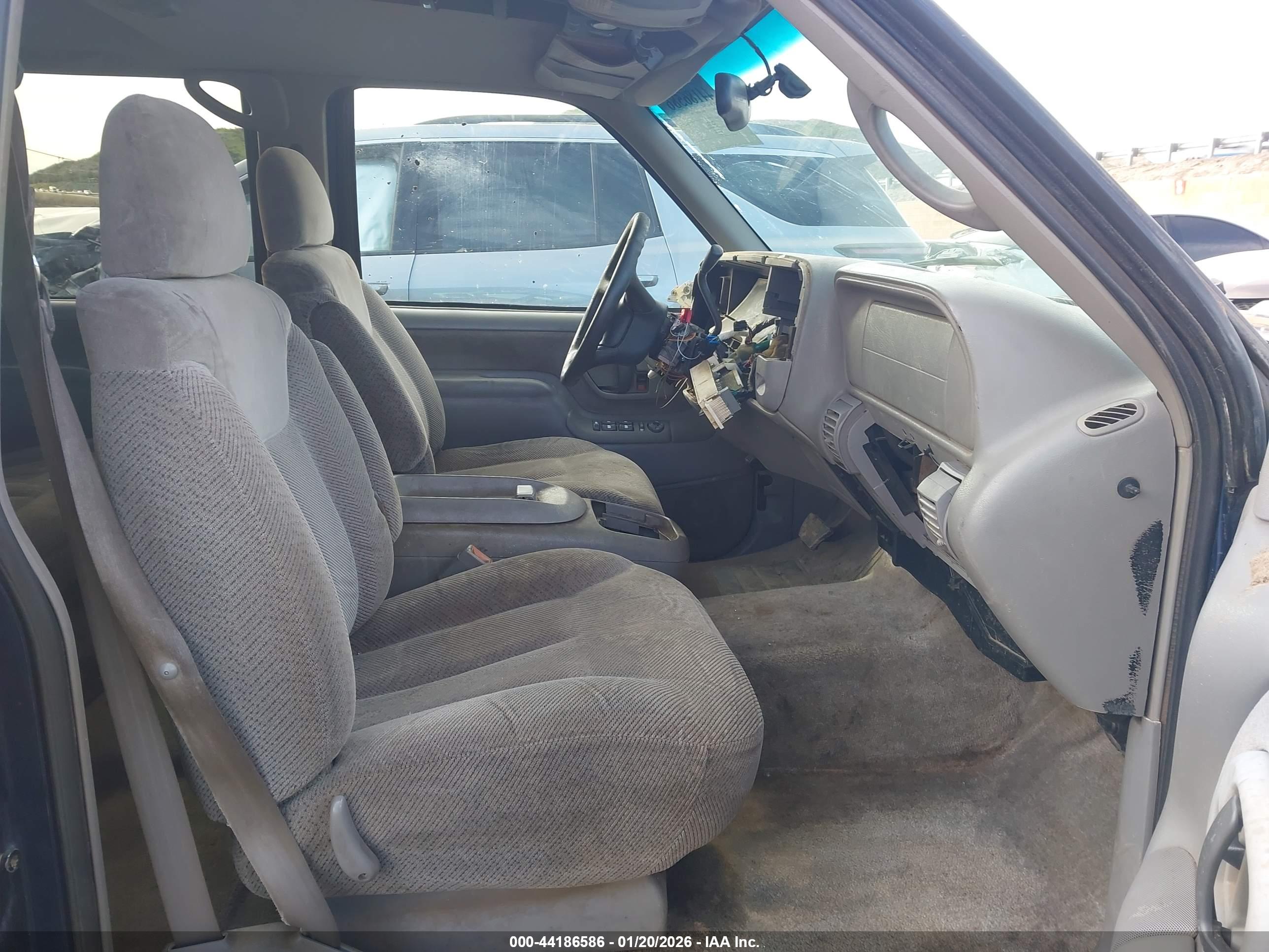 CHEVROLET SUBURBAN image 5