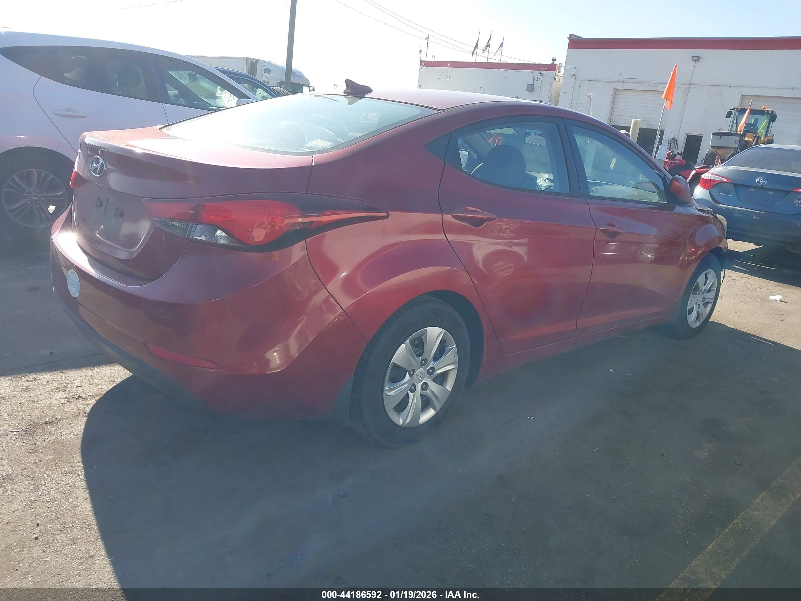HYUNDAI ELANTRA image 4