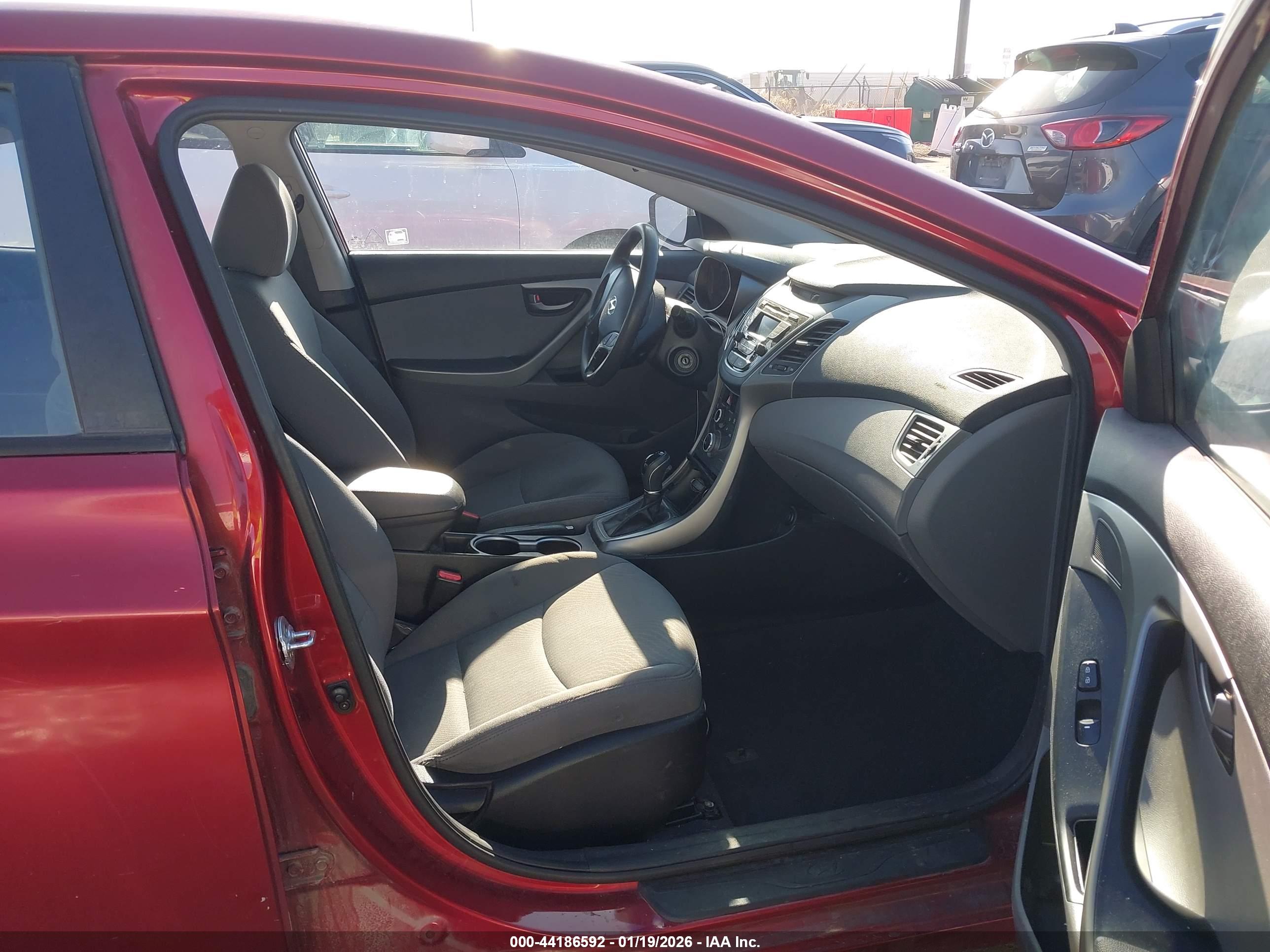 HYUNDAI ELANTRA image 5