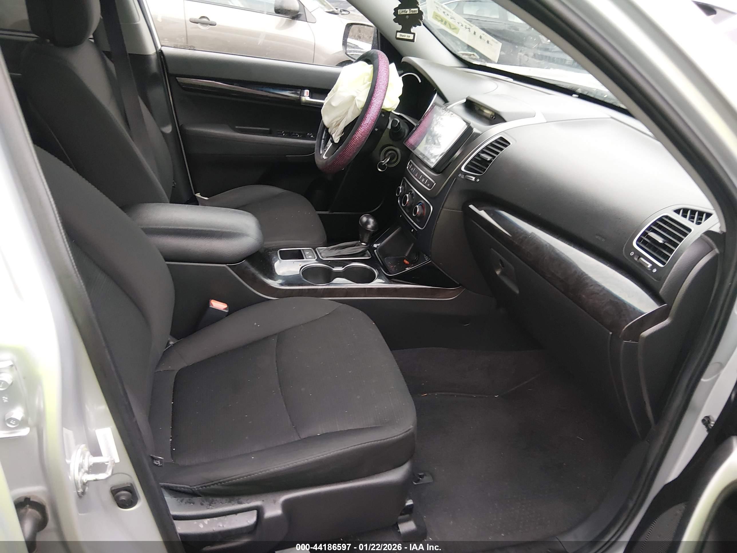 KIA SORENTO image 5