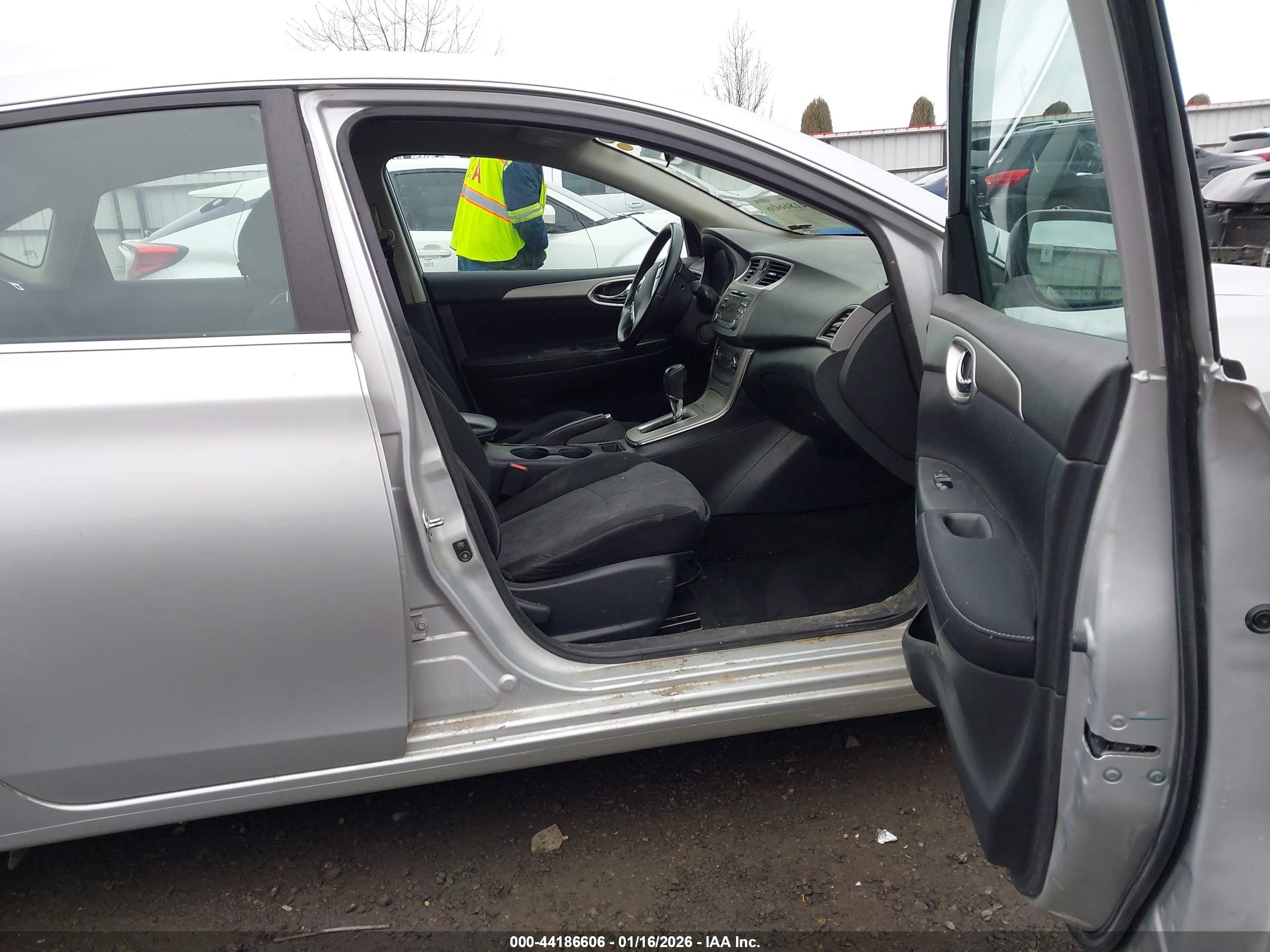 NISSAN SENTRA image 5
