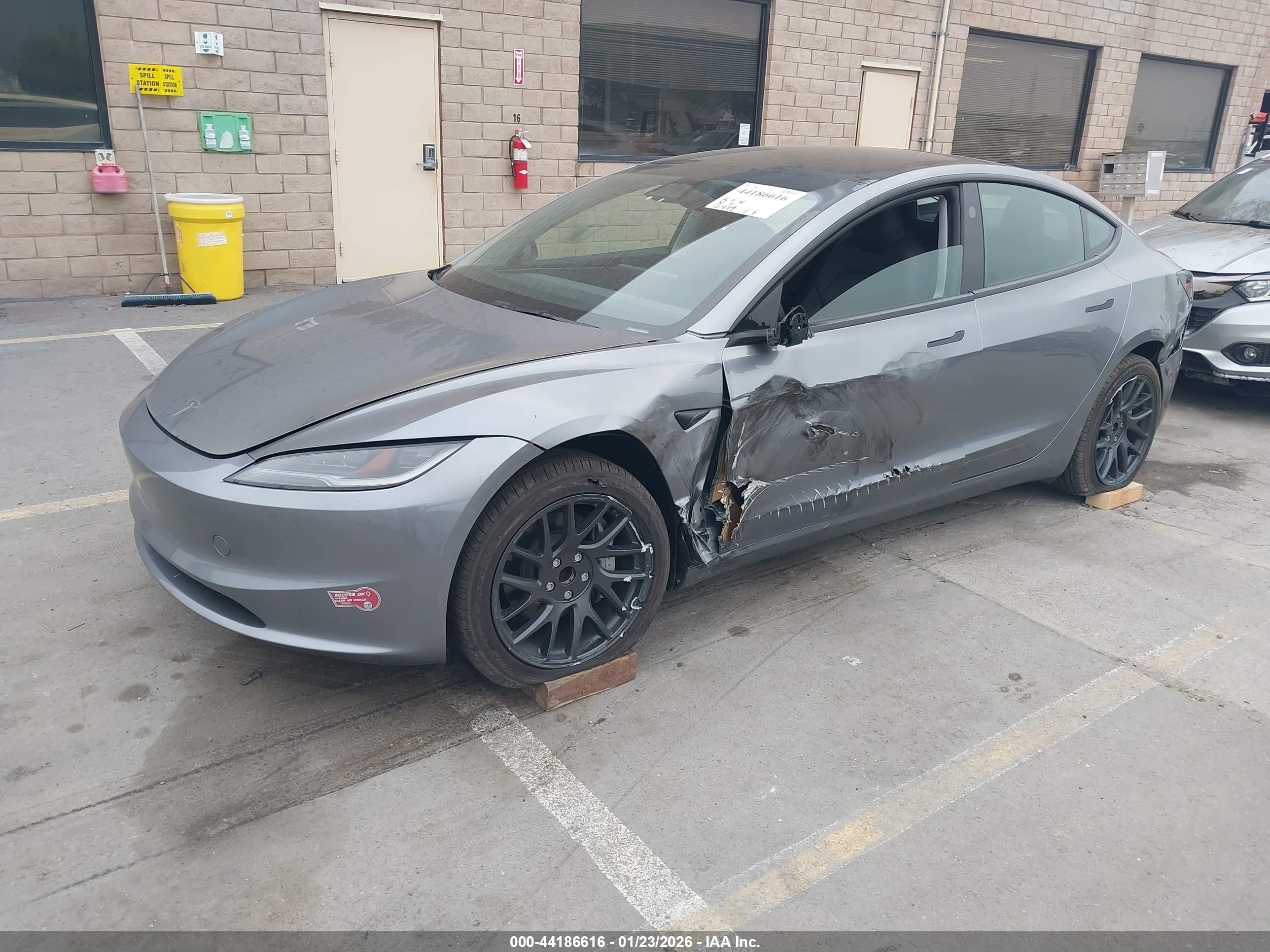 TESLA MODEL image 2