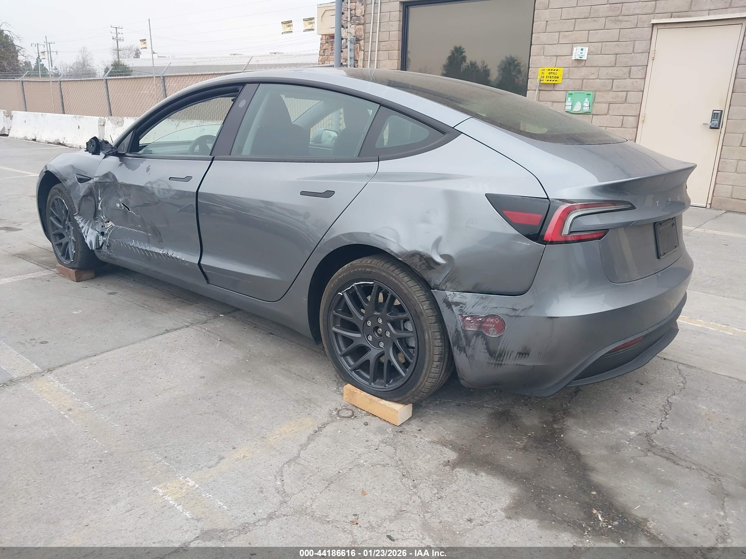 TESLA MODEL image 3