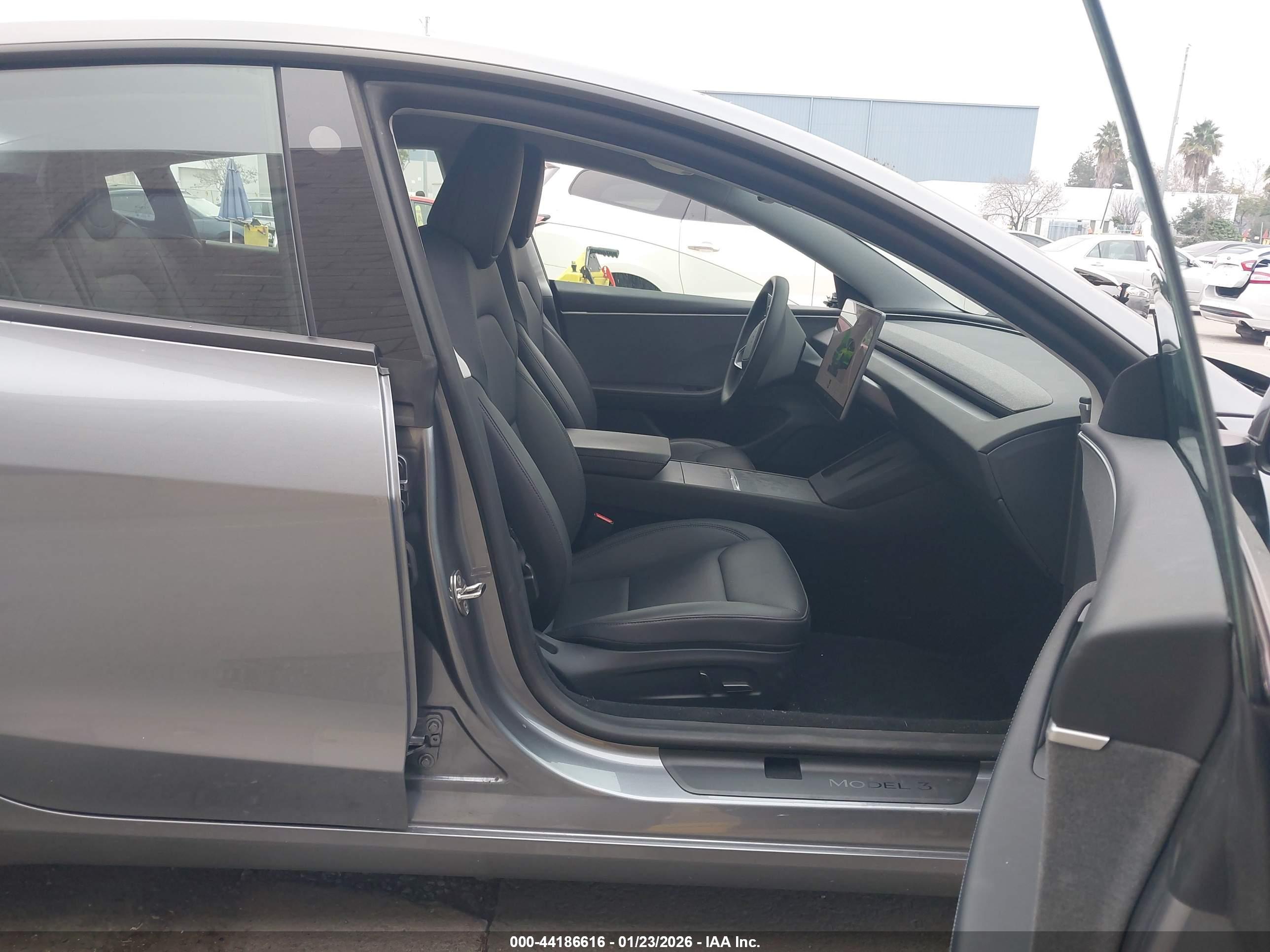 TESLA MODEL image 5
