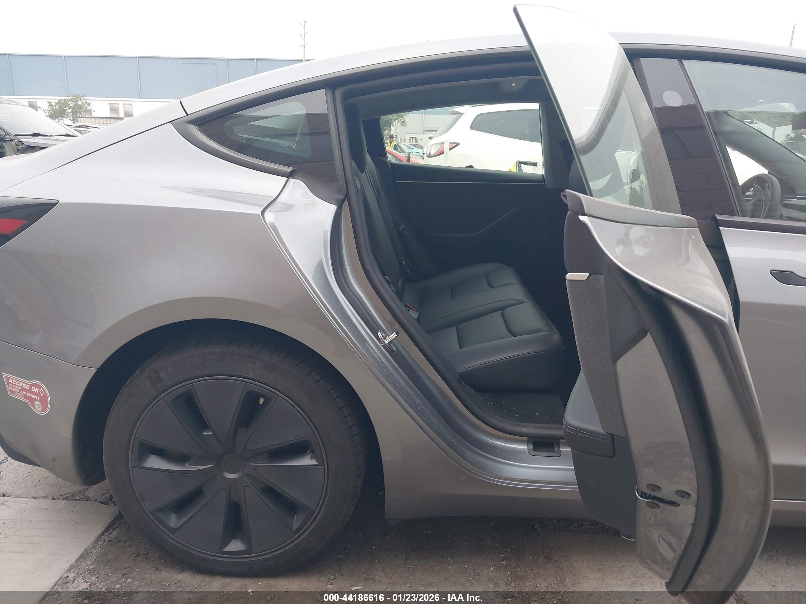 TESLA MODEL image 8