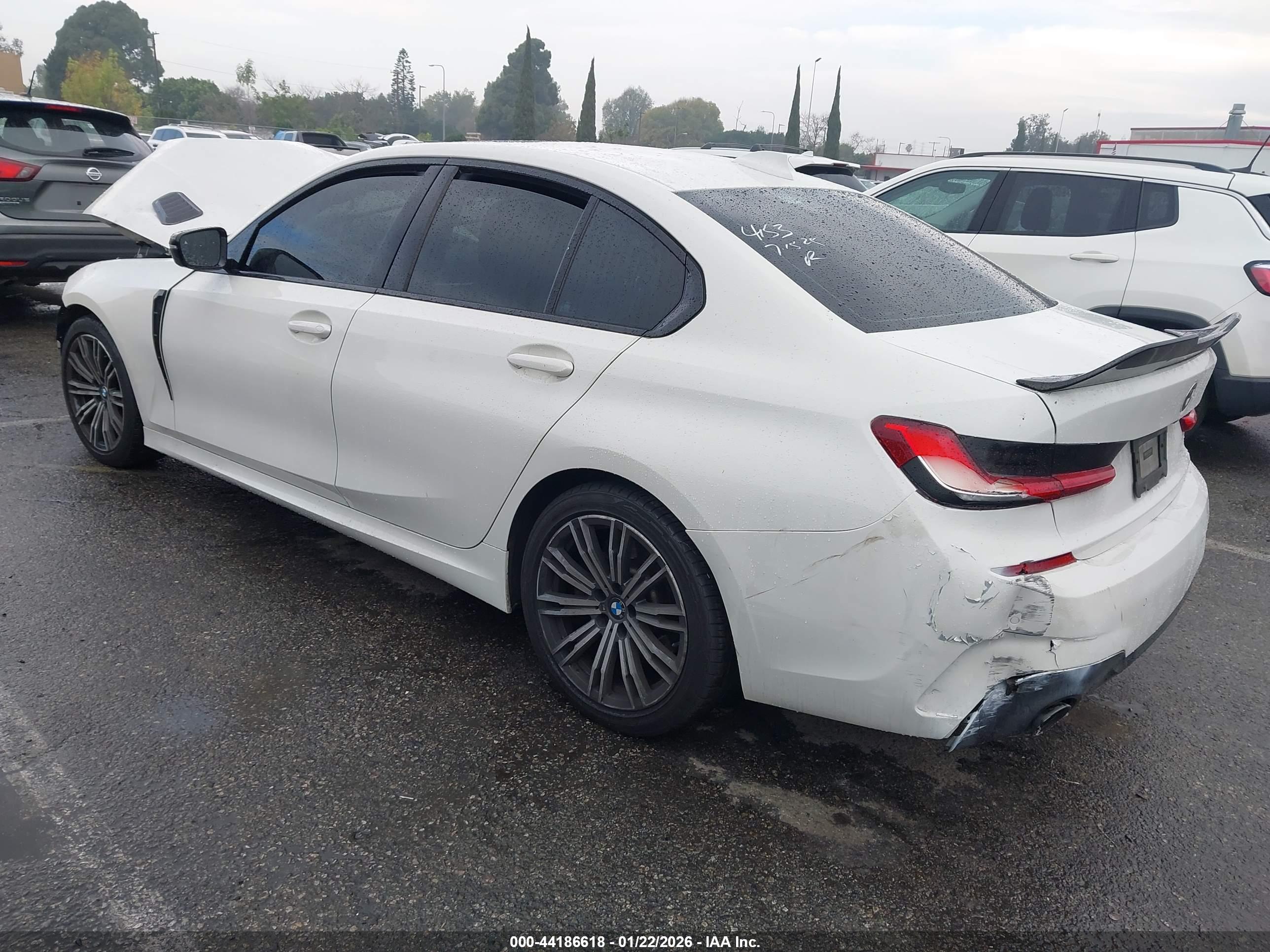 BMW 330I image 3