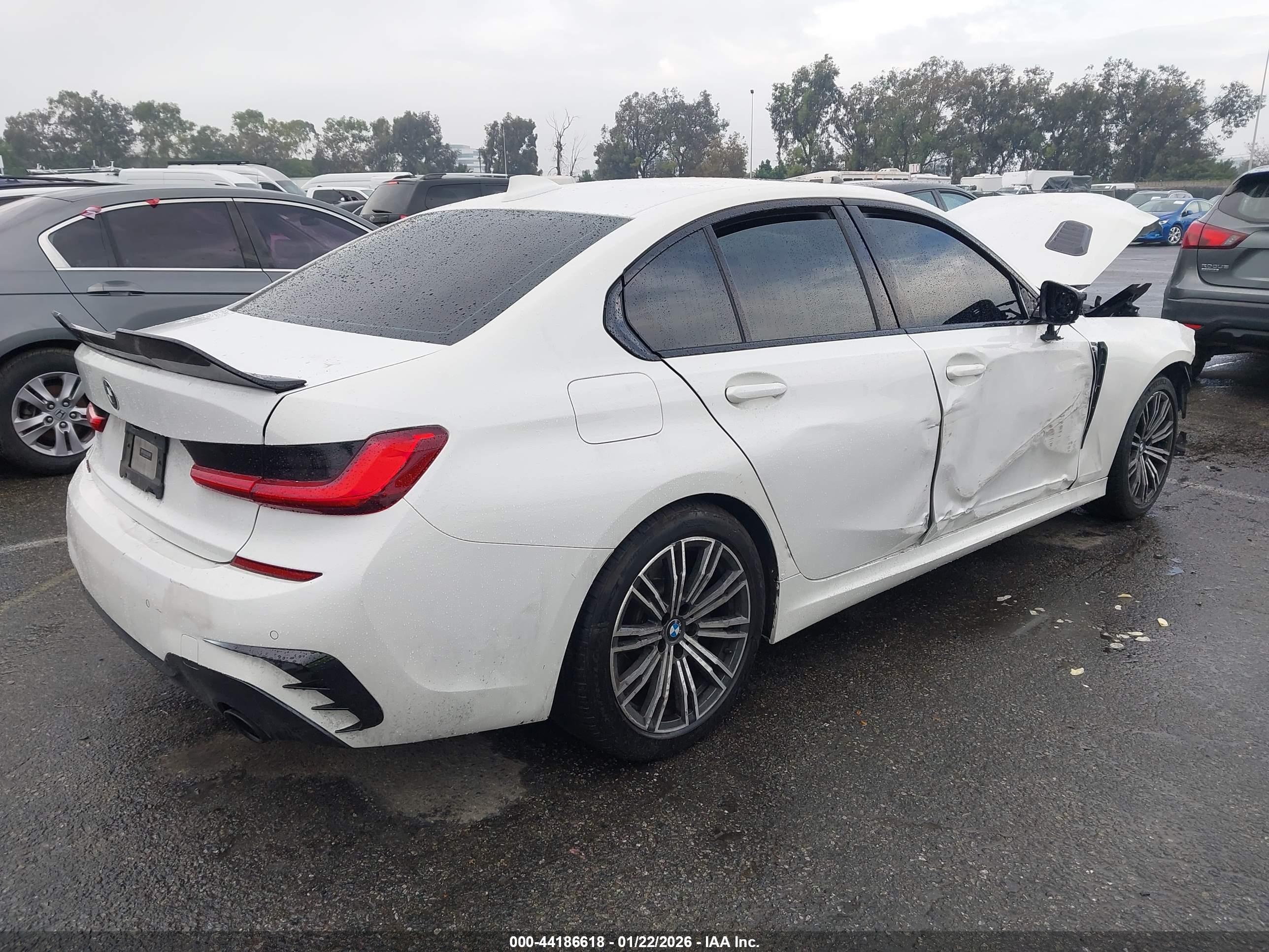 BMW 330I image 4