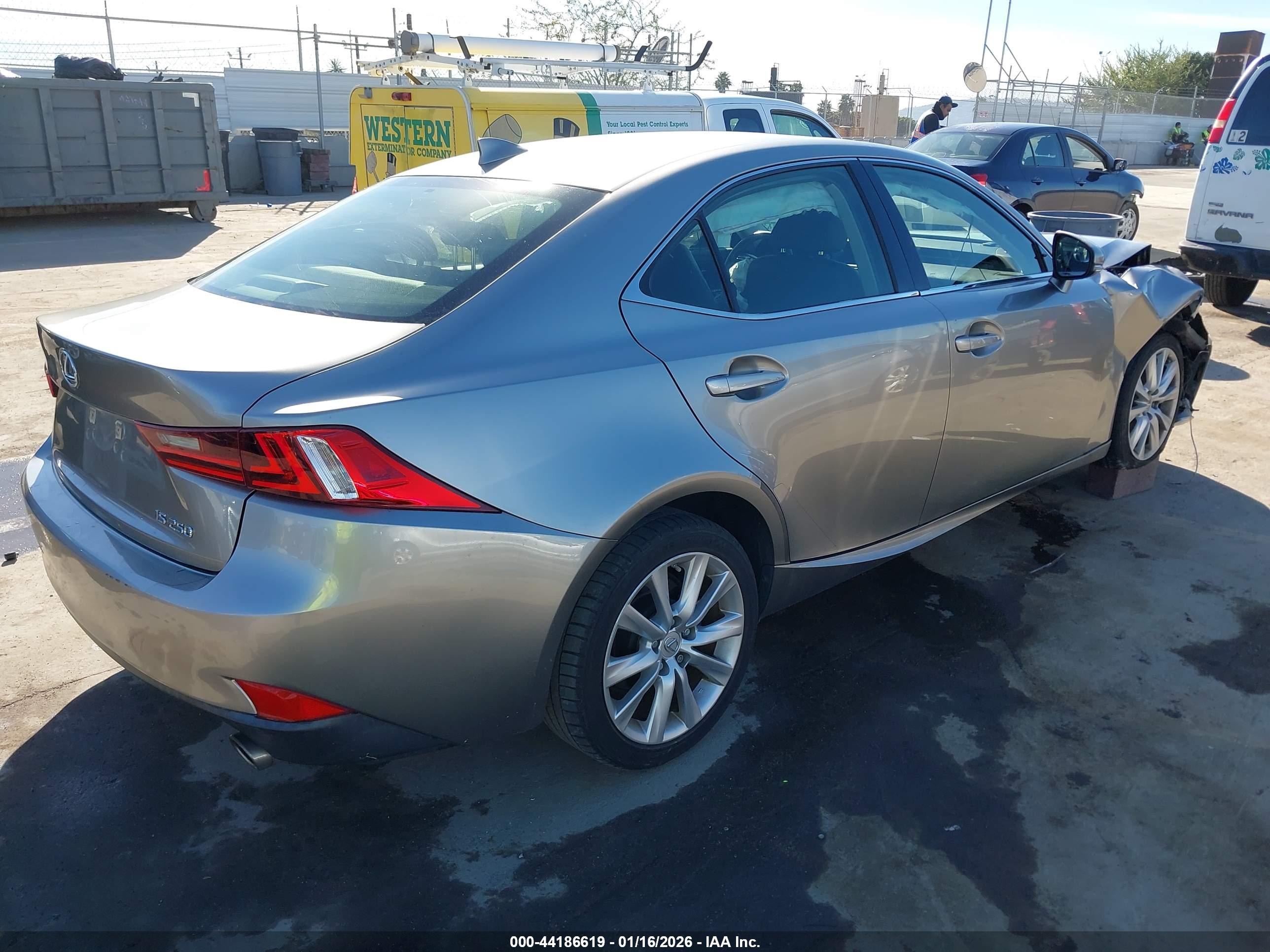 LEXUS IS image 4