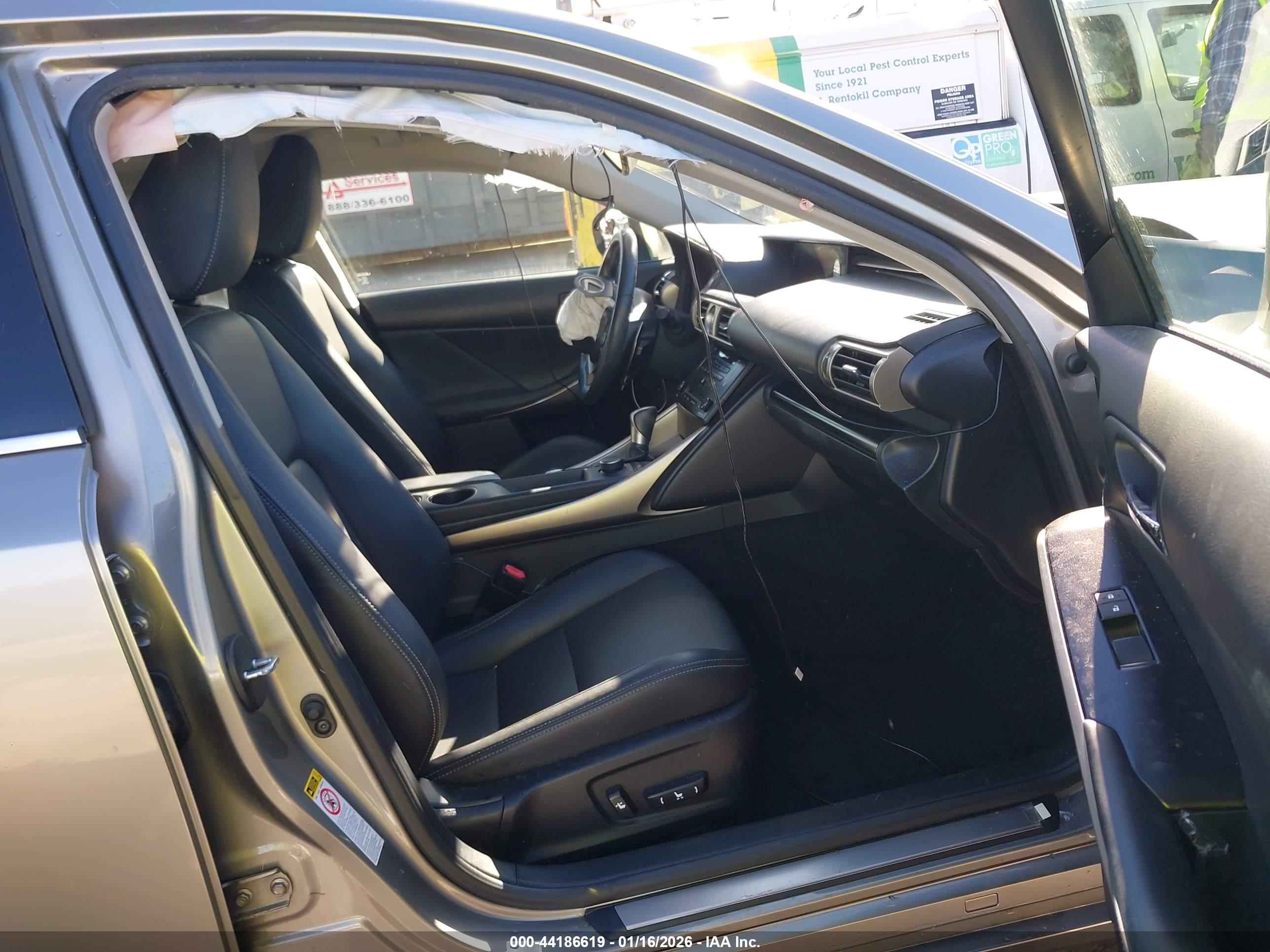 LEXUS IS image 5