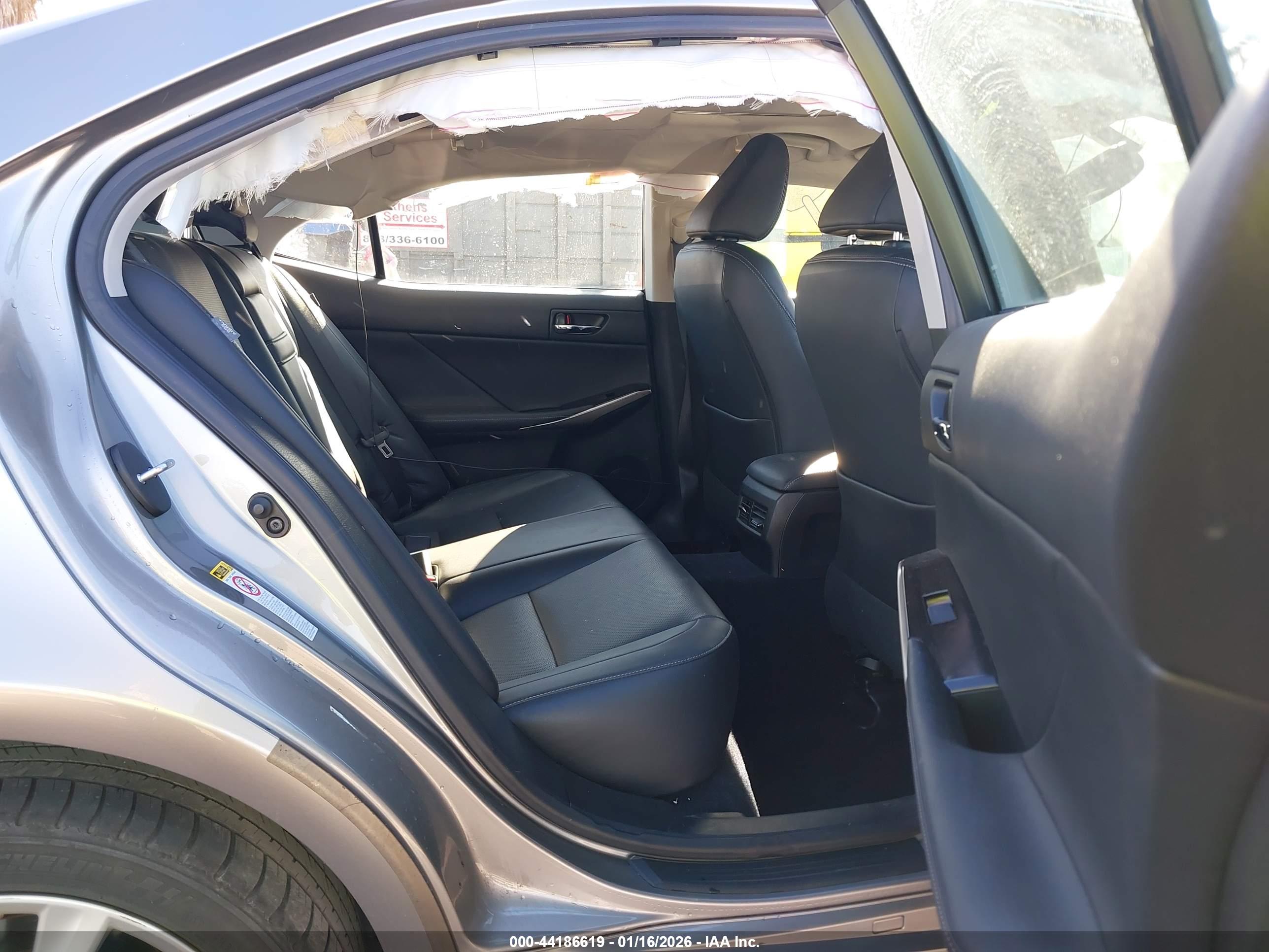 LEXUS IS image 8