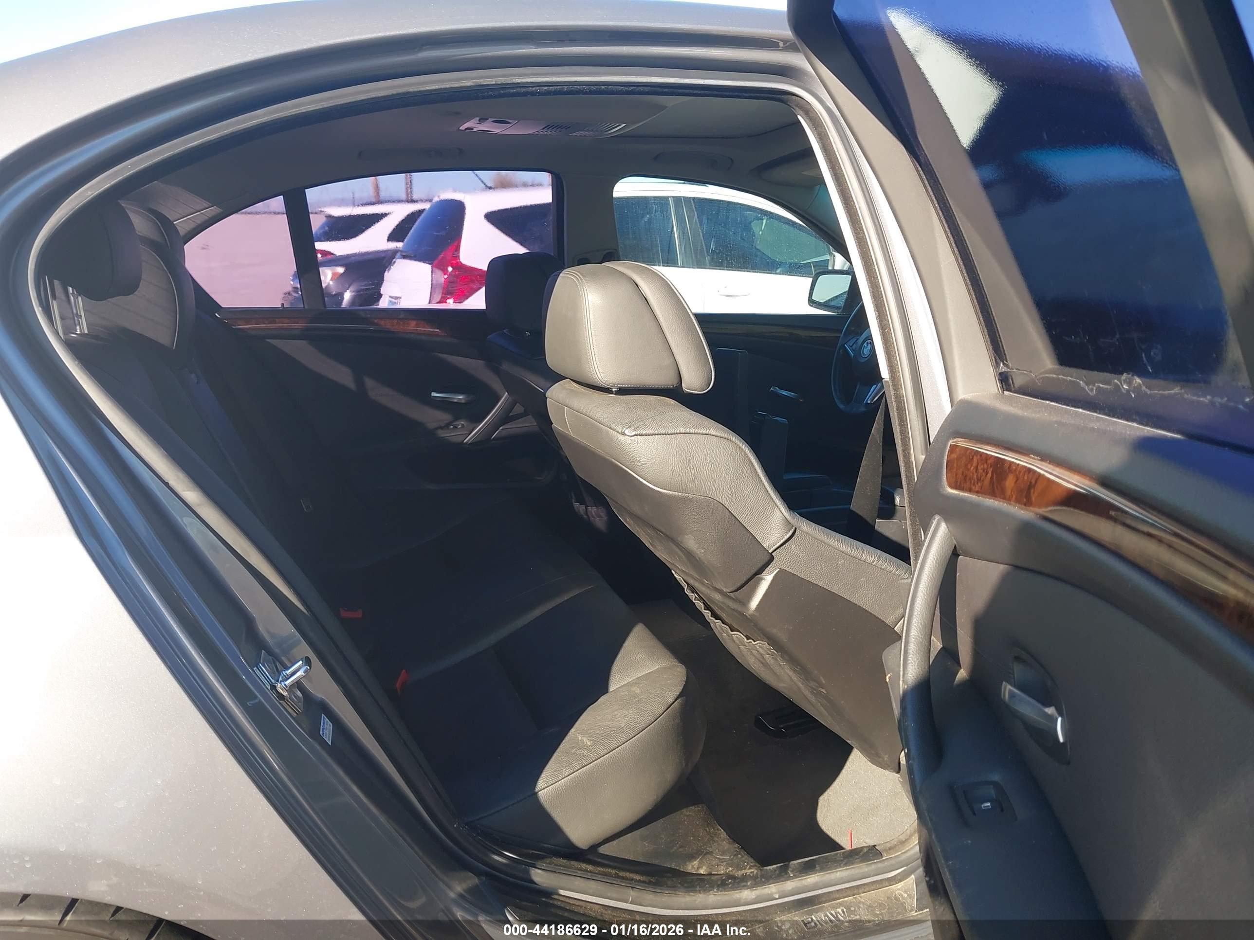 BMW 535I image 8