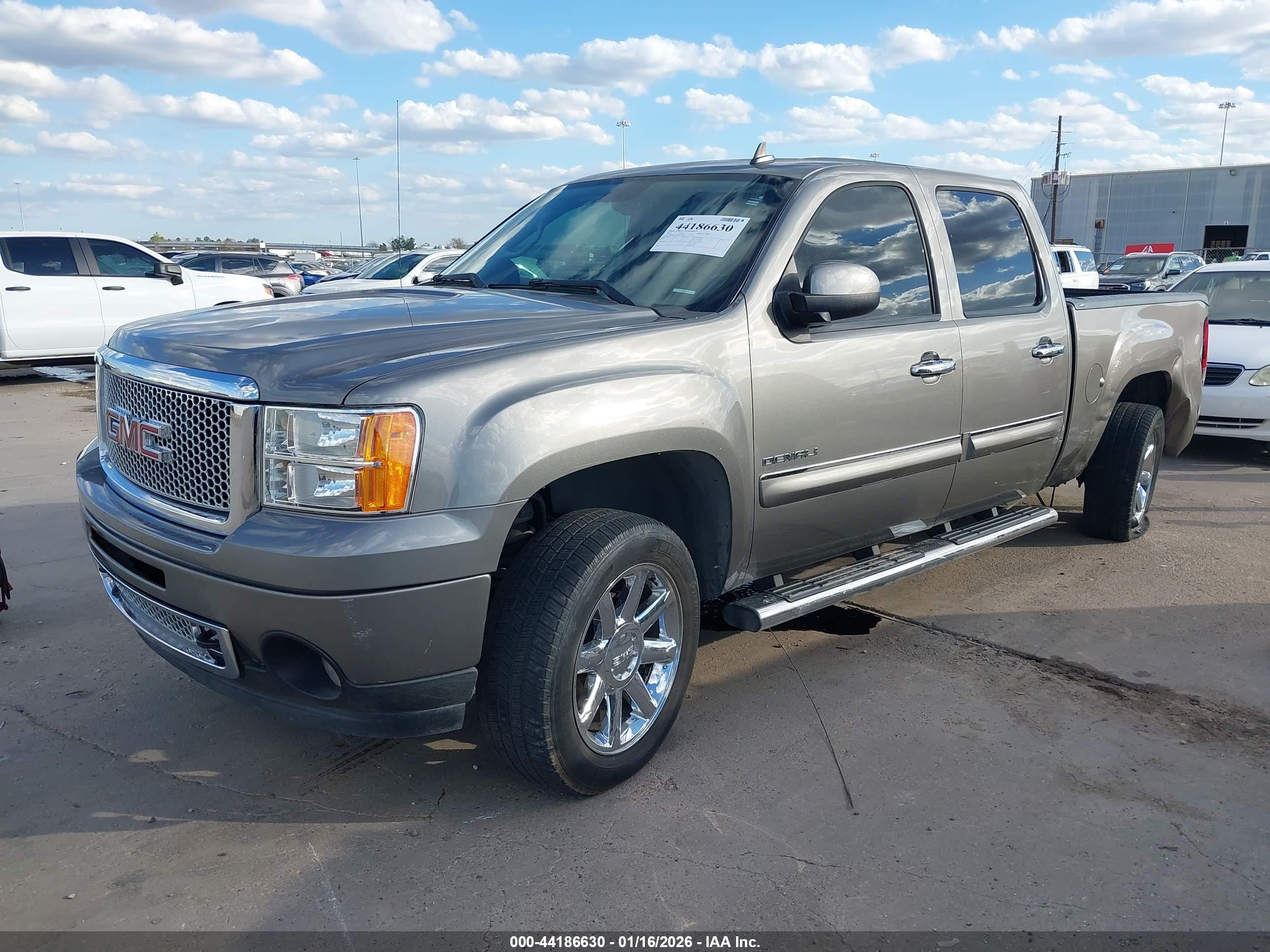 GMC SIERRA image 2