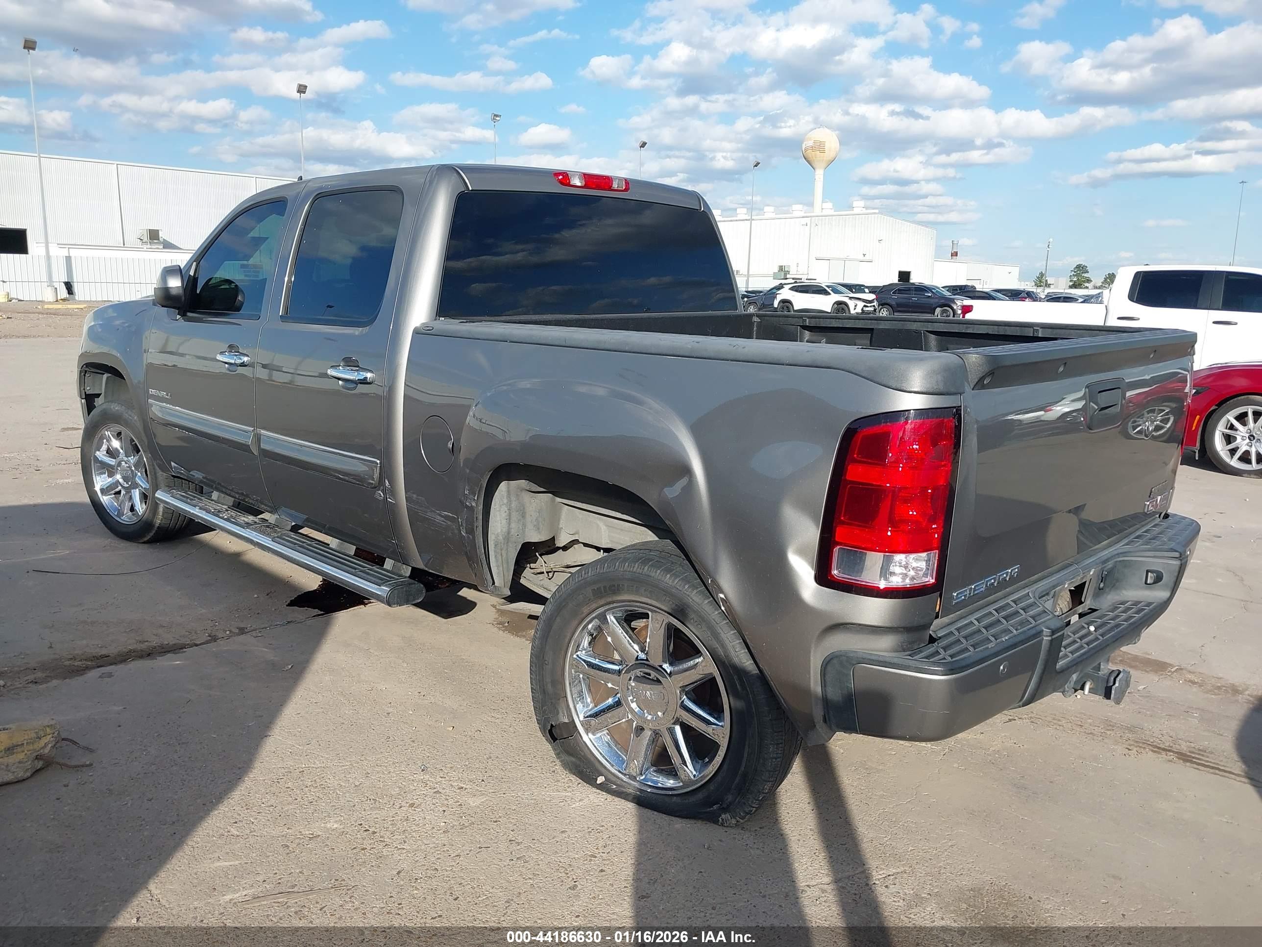 GMC SIERRA image 3