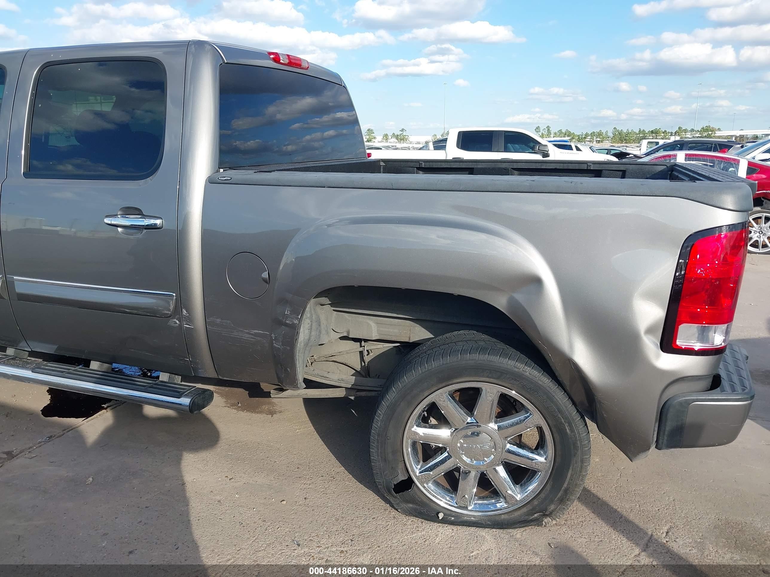 GMC SIERRA image 6