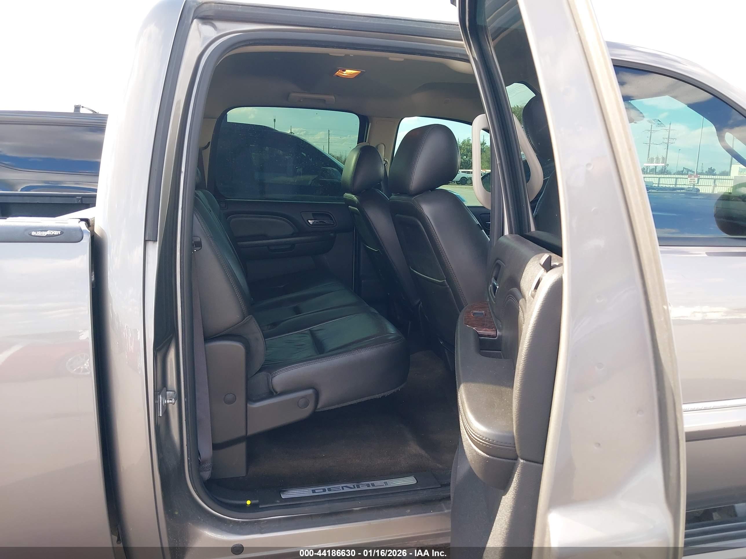 GMC SIERRA image 8
