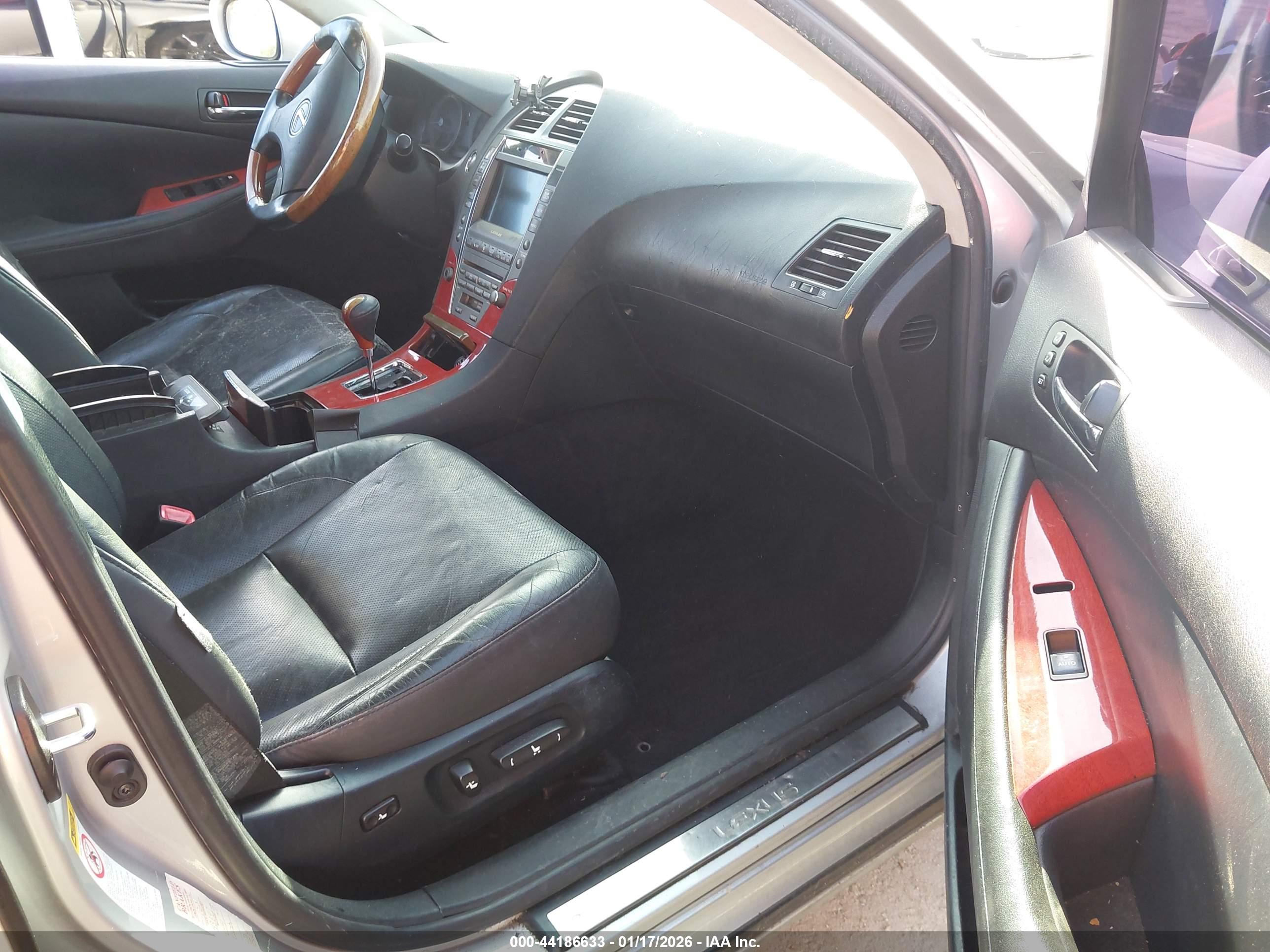 LEXUS ES image 5