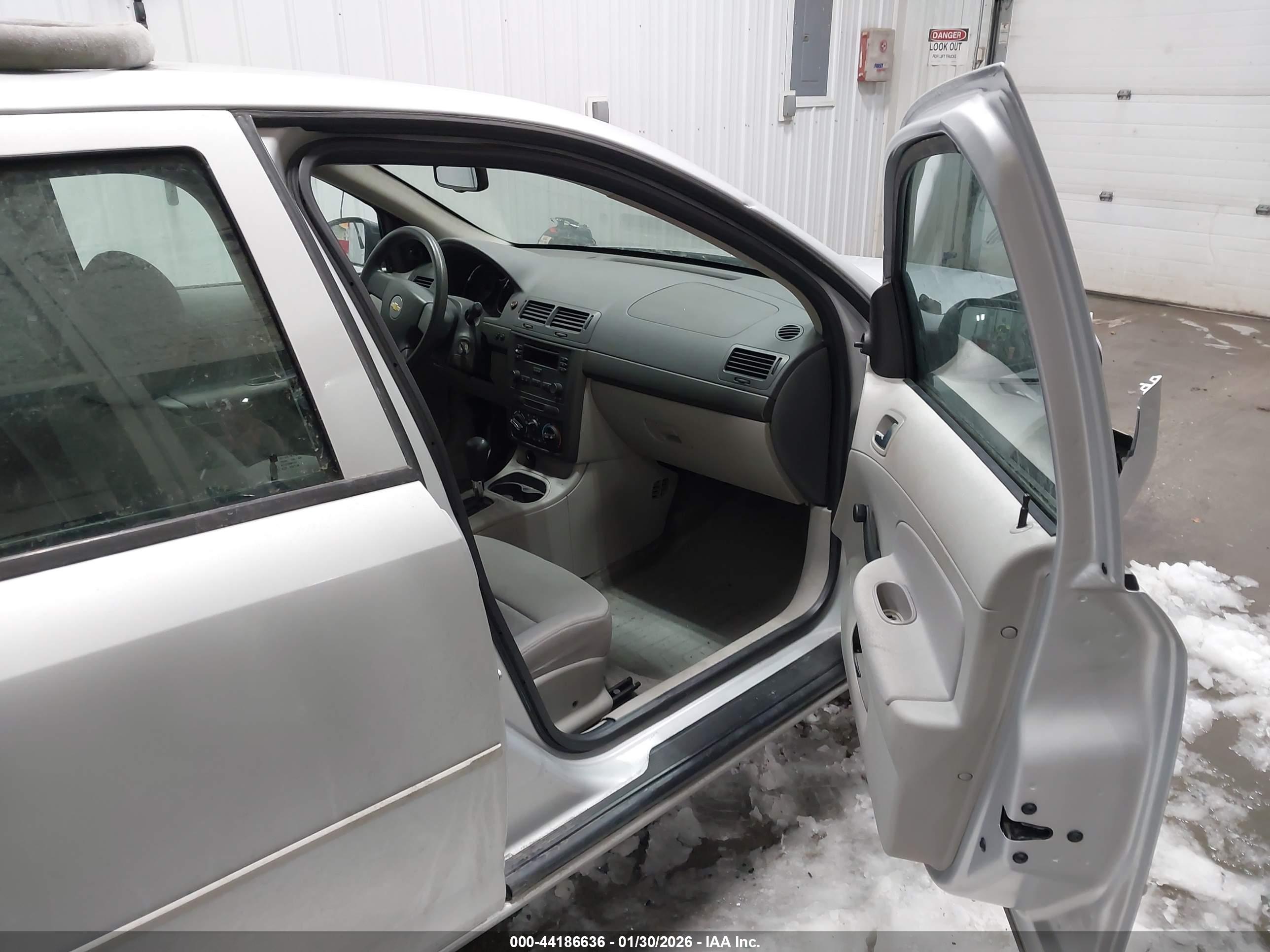 CHEVROLET COBALT image 5