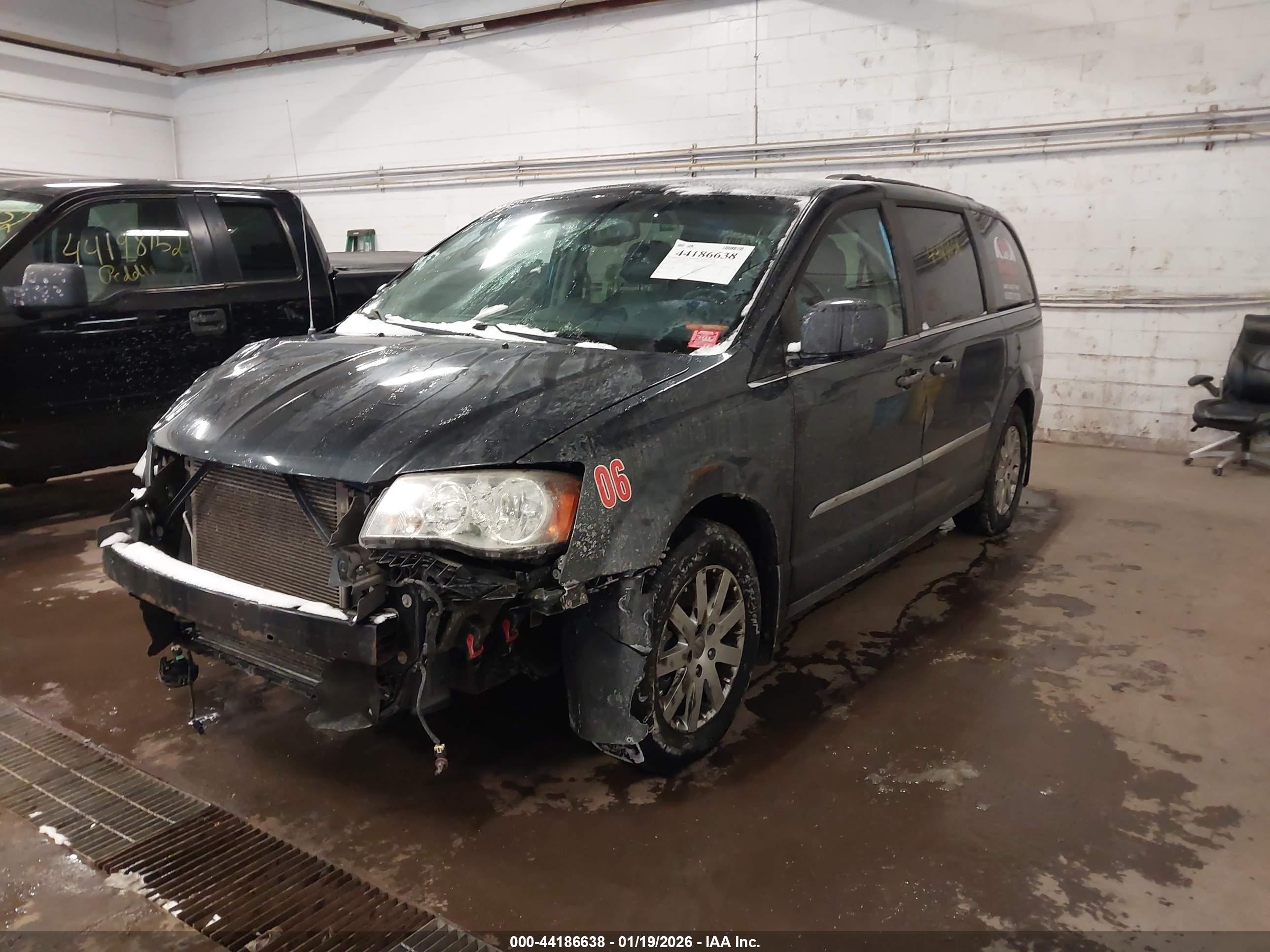 CHRYSLER TOWN image 2