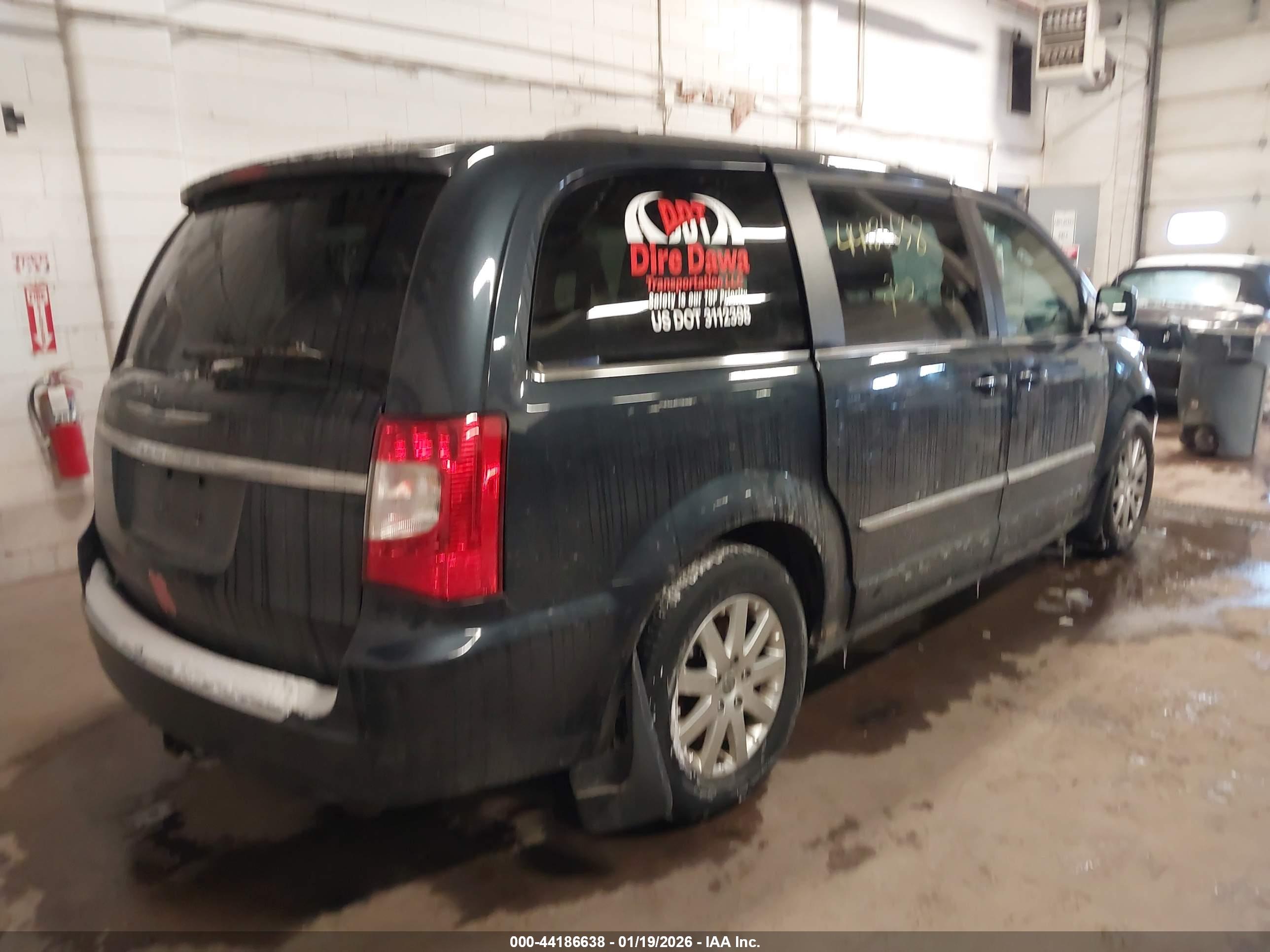 CHRYSLER TOWN image 4