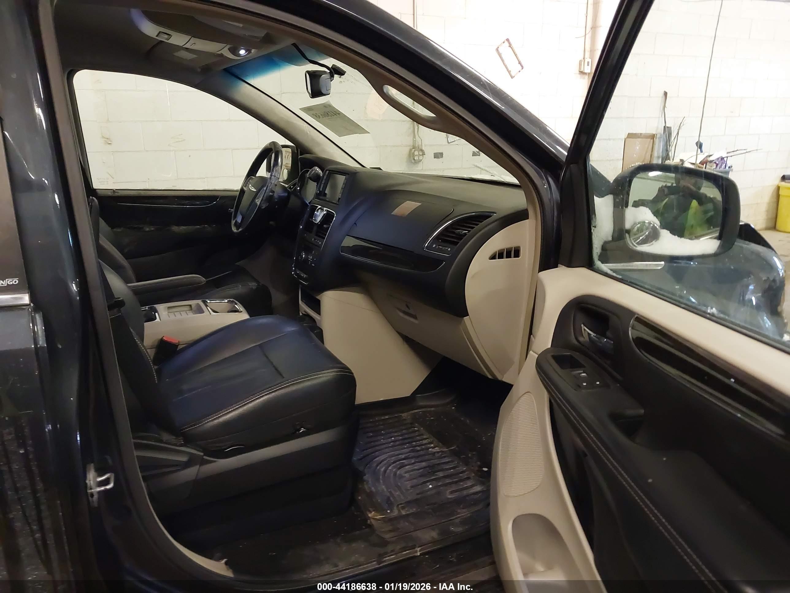 CHRYSLER TOWN image 5