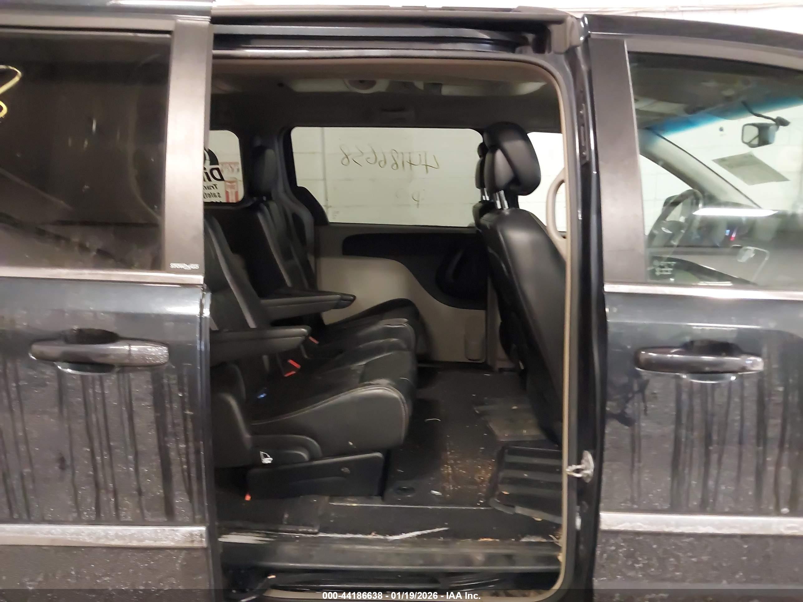 CHRYSLER TOWN image 8