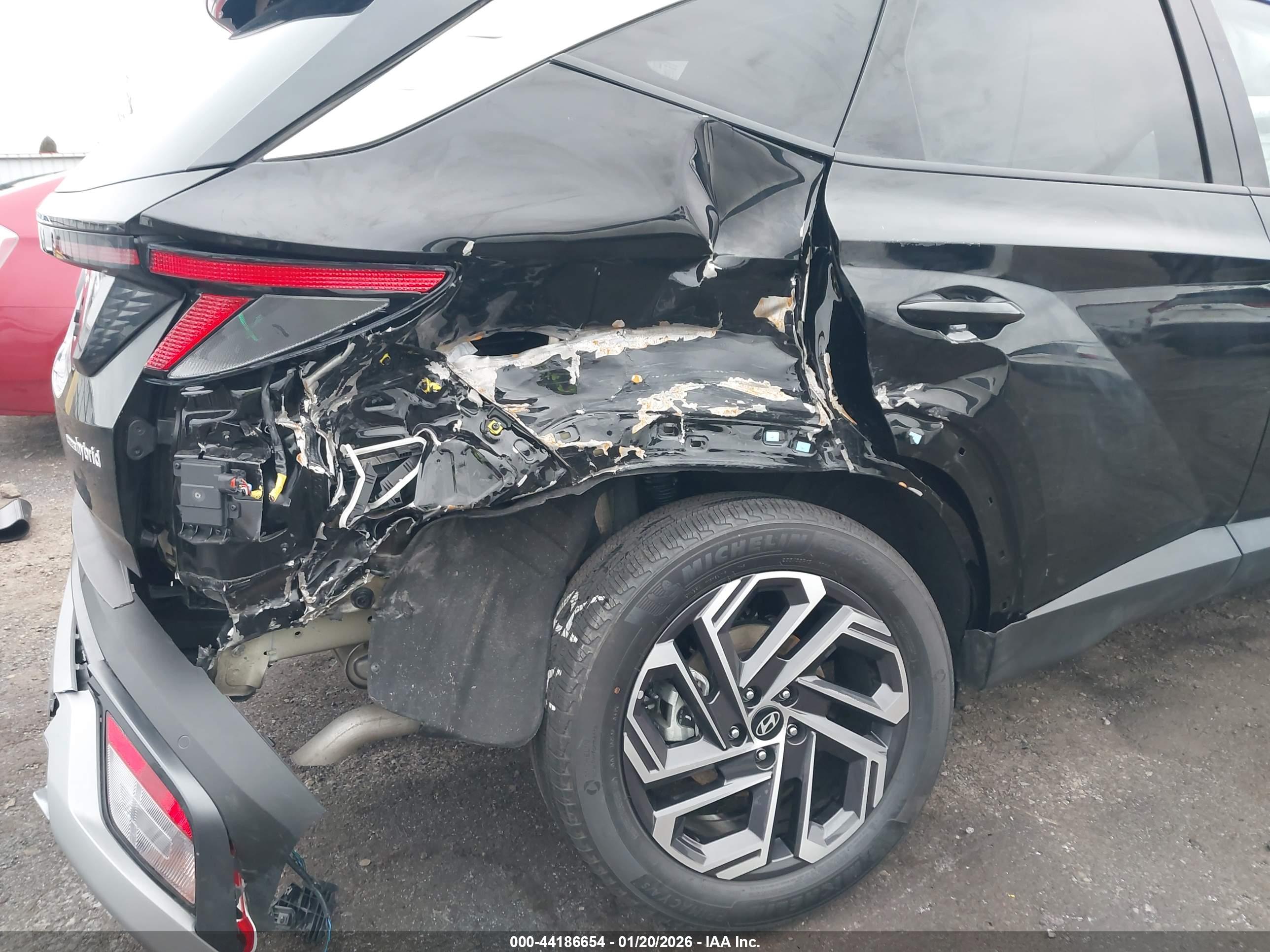 HYUNDAI TUCSON image 6
