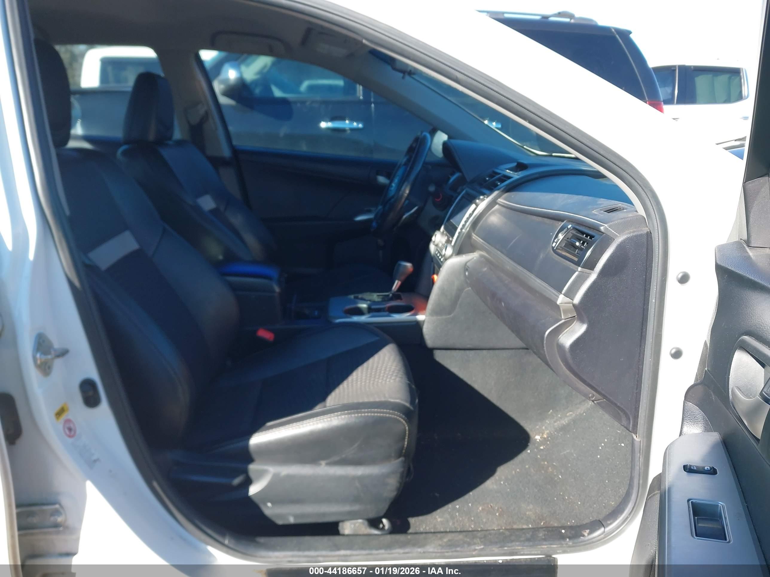 TOYOTA CAMRY image 5