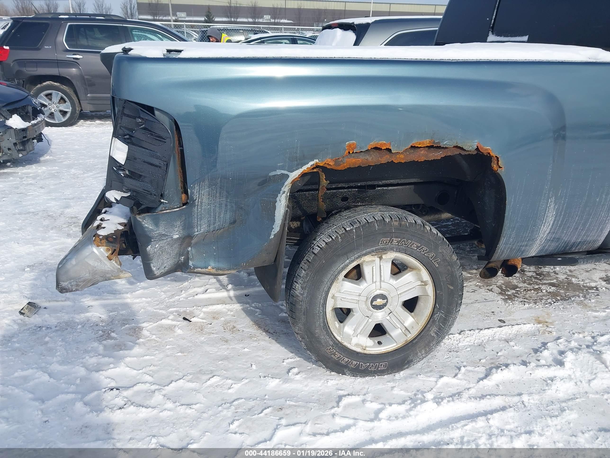 CHEVROLET SILVERADO image 6