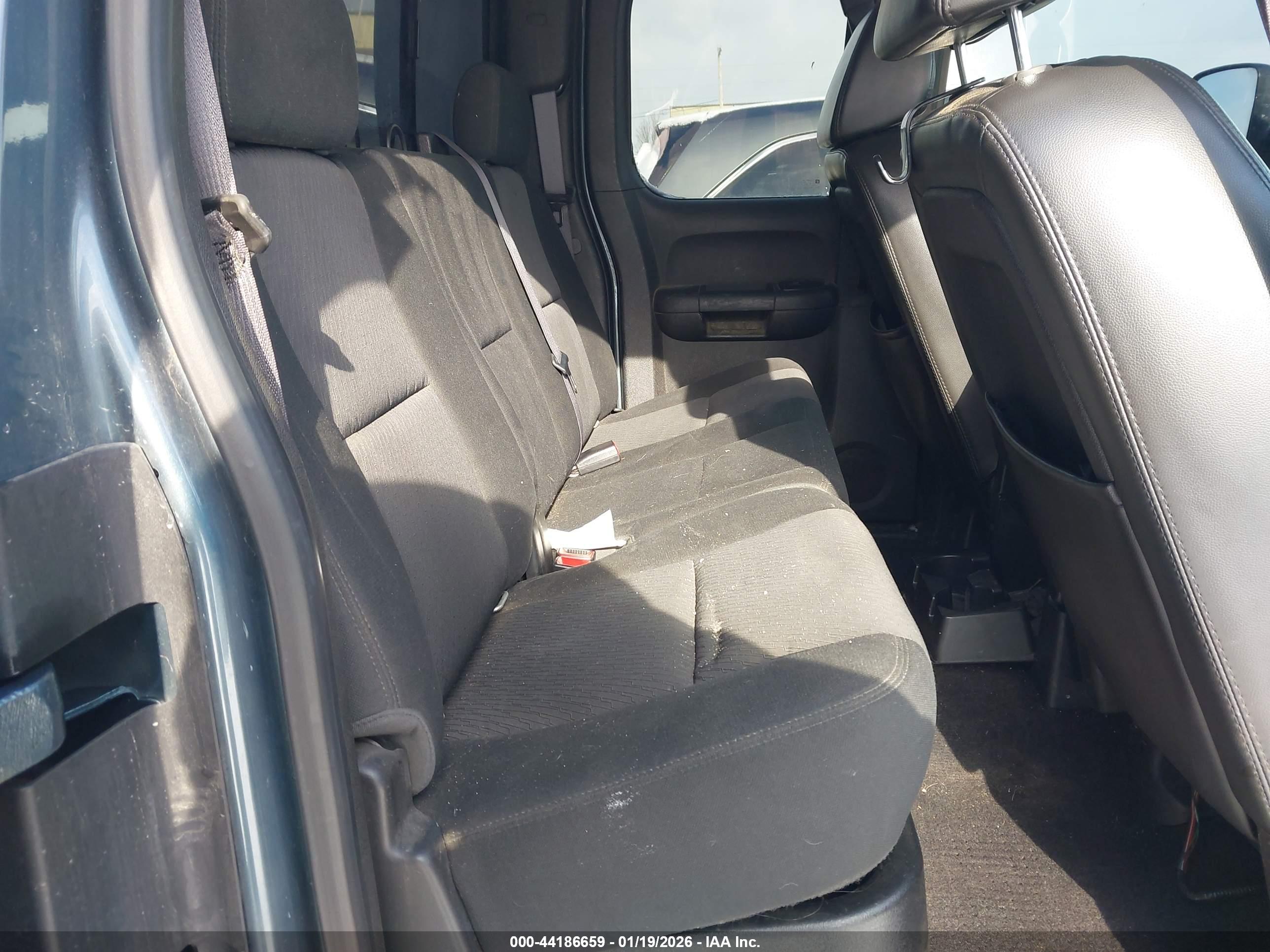 CHEVROLET SILVERADO image 8