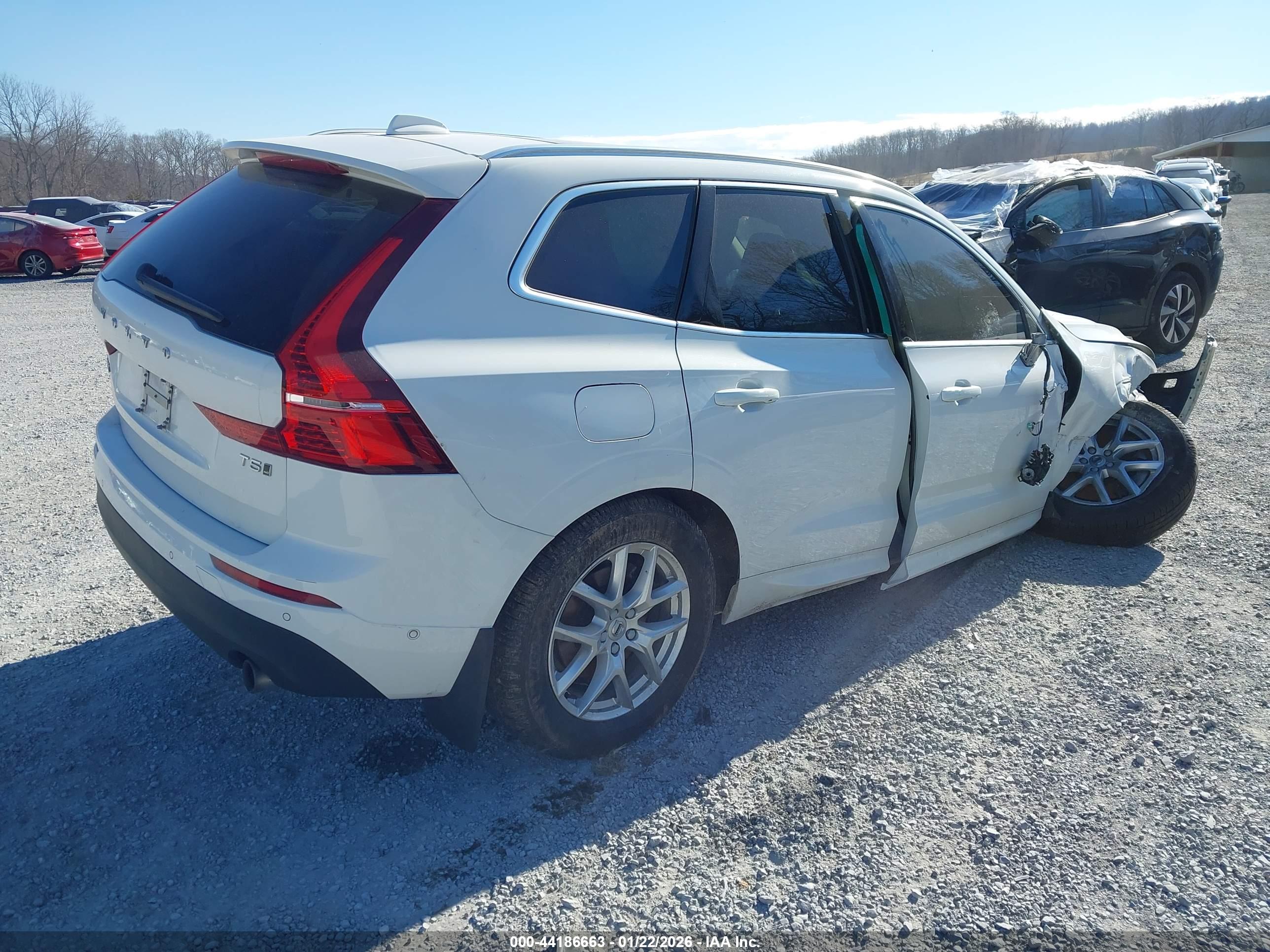 VOLVO XC60 image 4