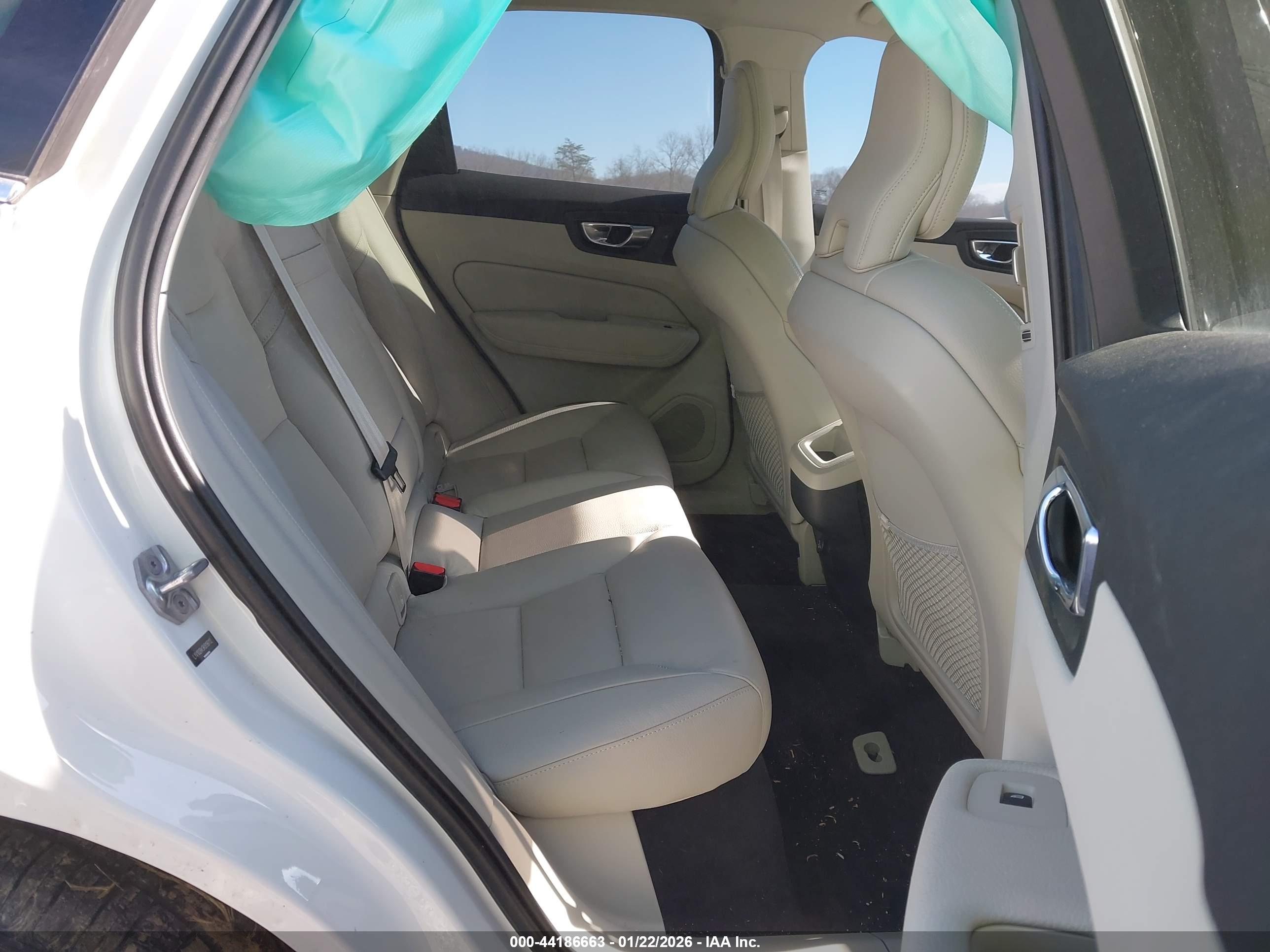 VOLVO XC60 image 8