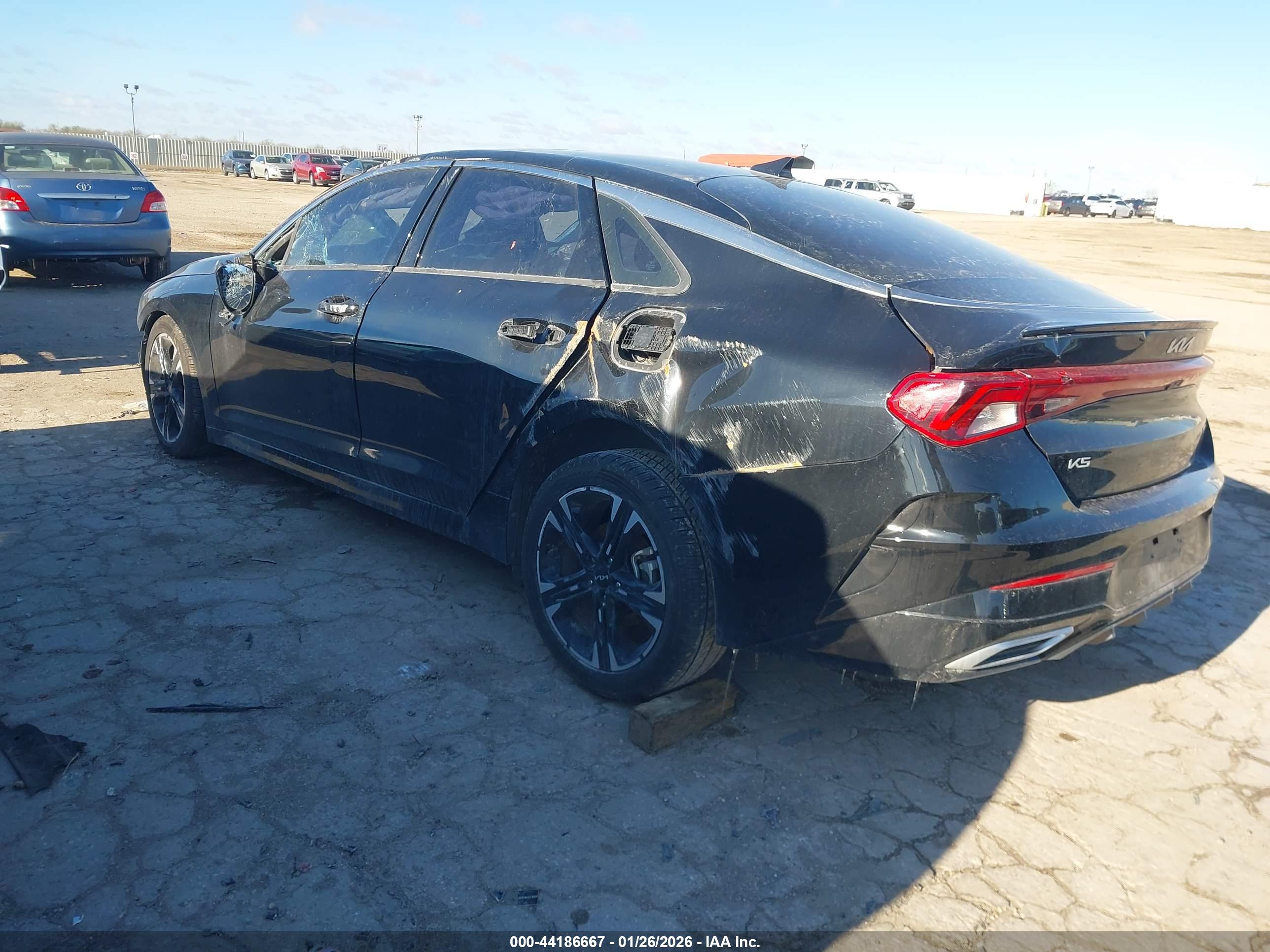 KIA K5 image 3