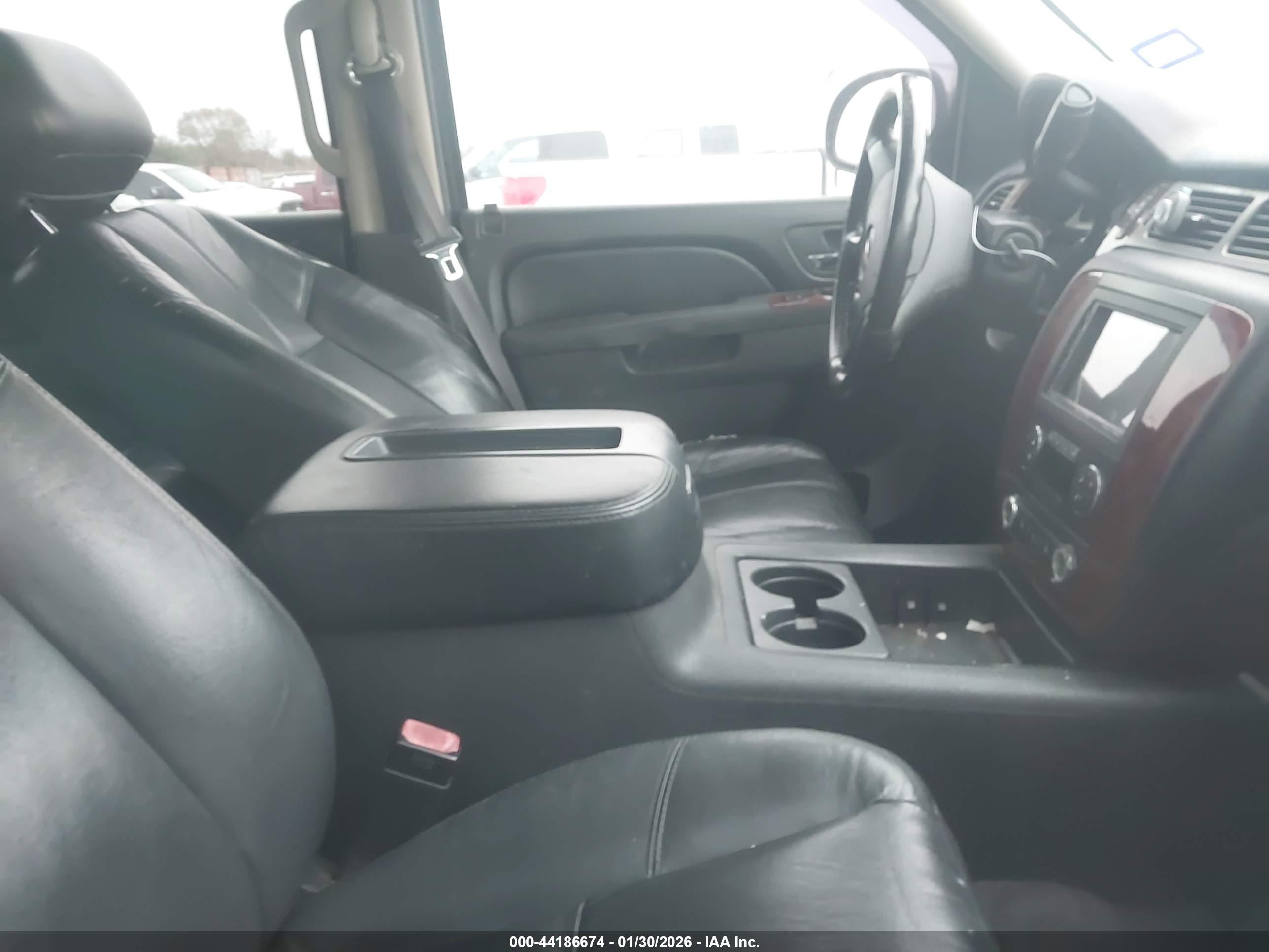 CHEVROLET TAHOE image 5
