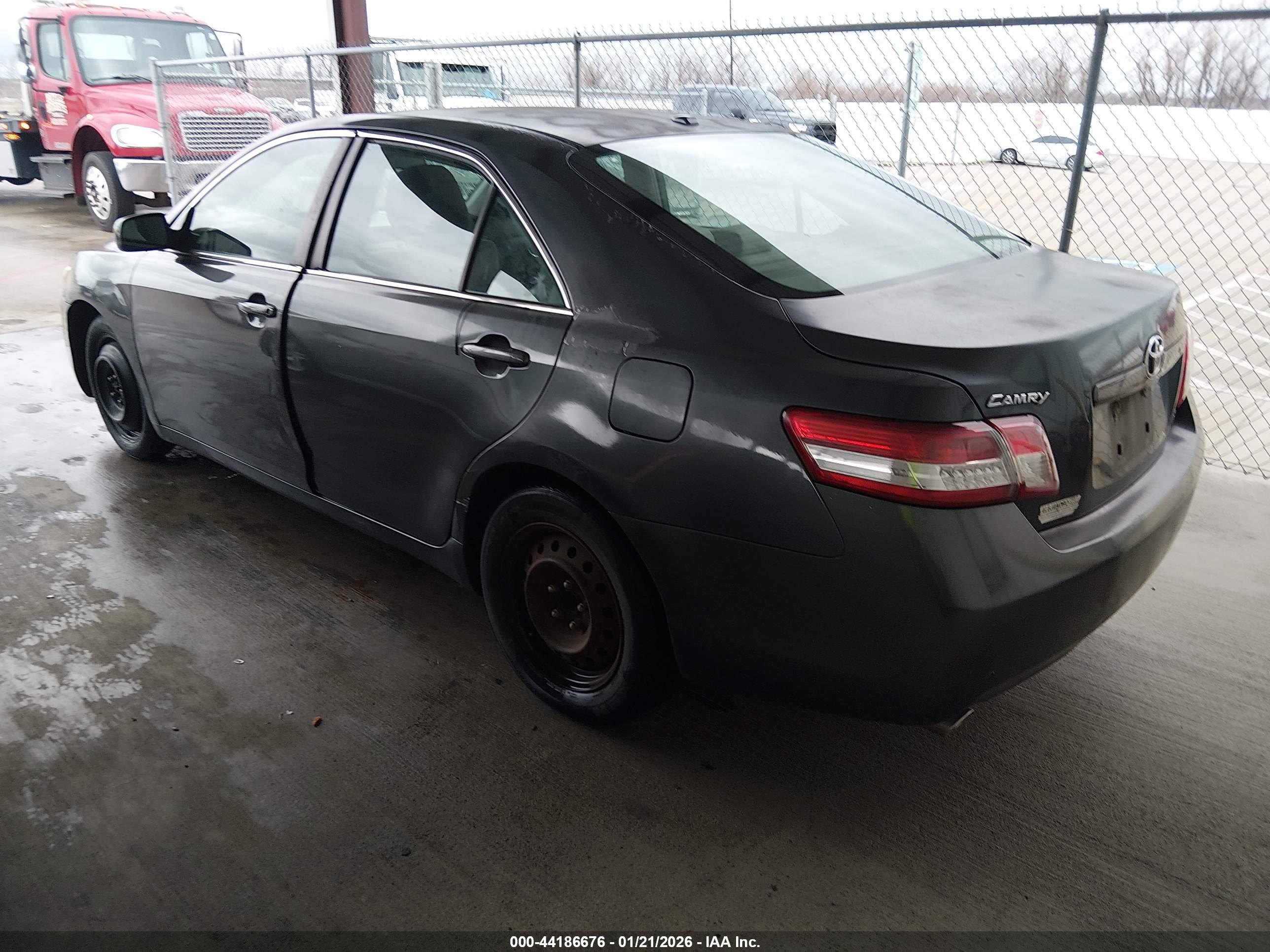 TOYOTA CAMRY image 3
