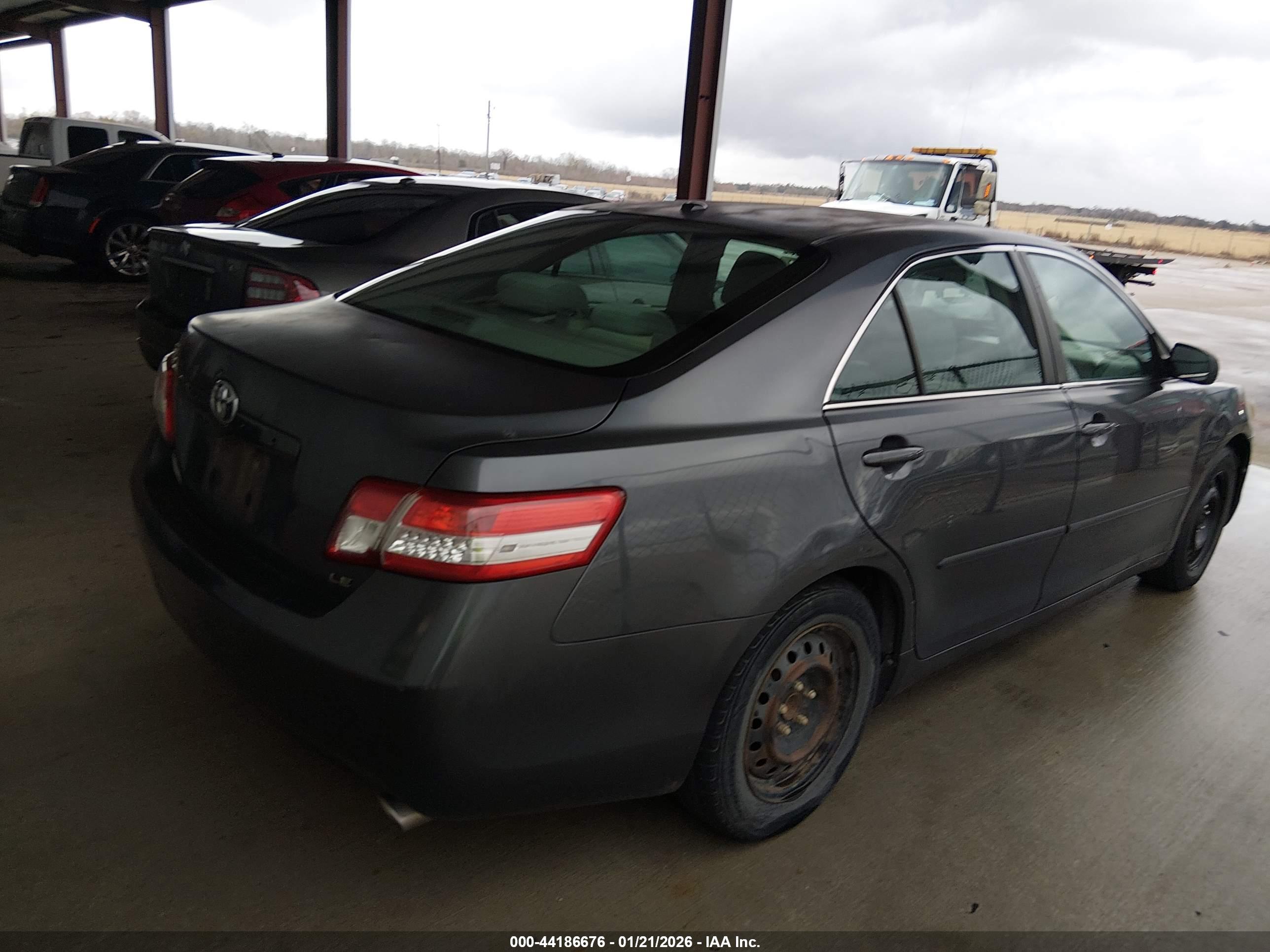 TOYOTA CAMRY image 4