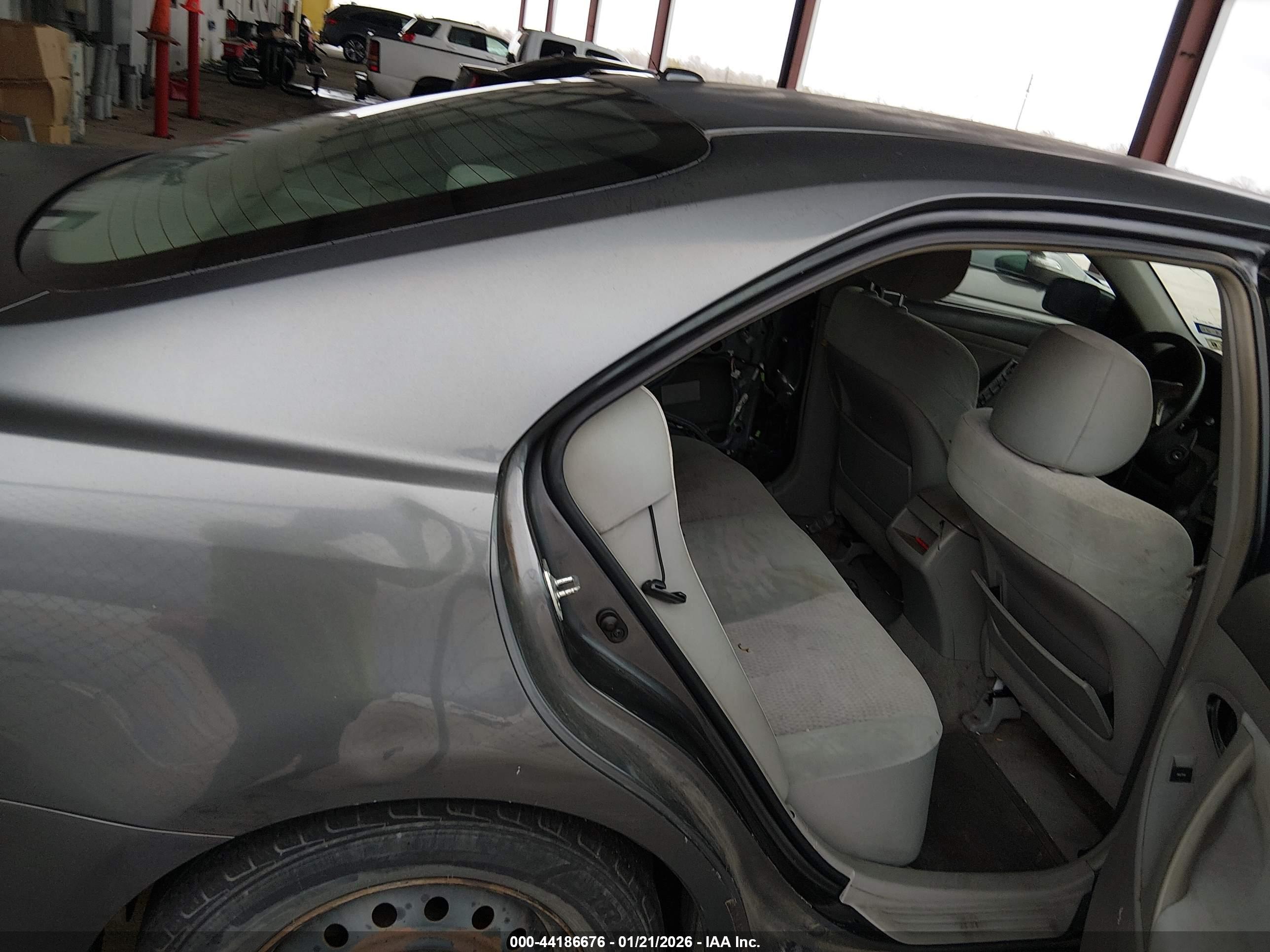 TOYOTA CAMRY image 8