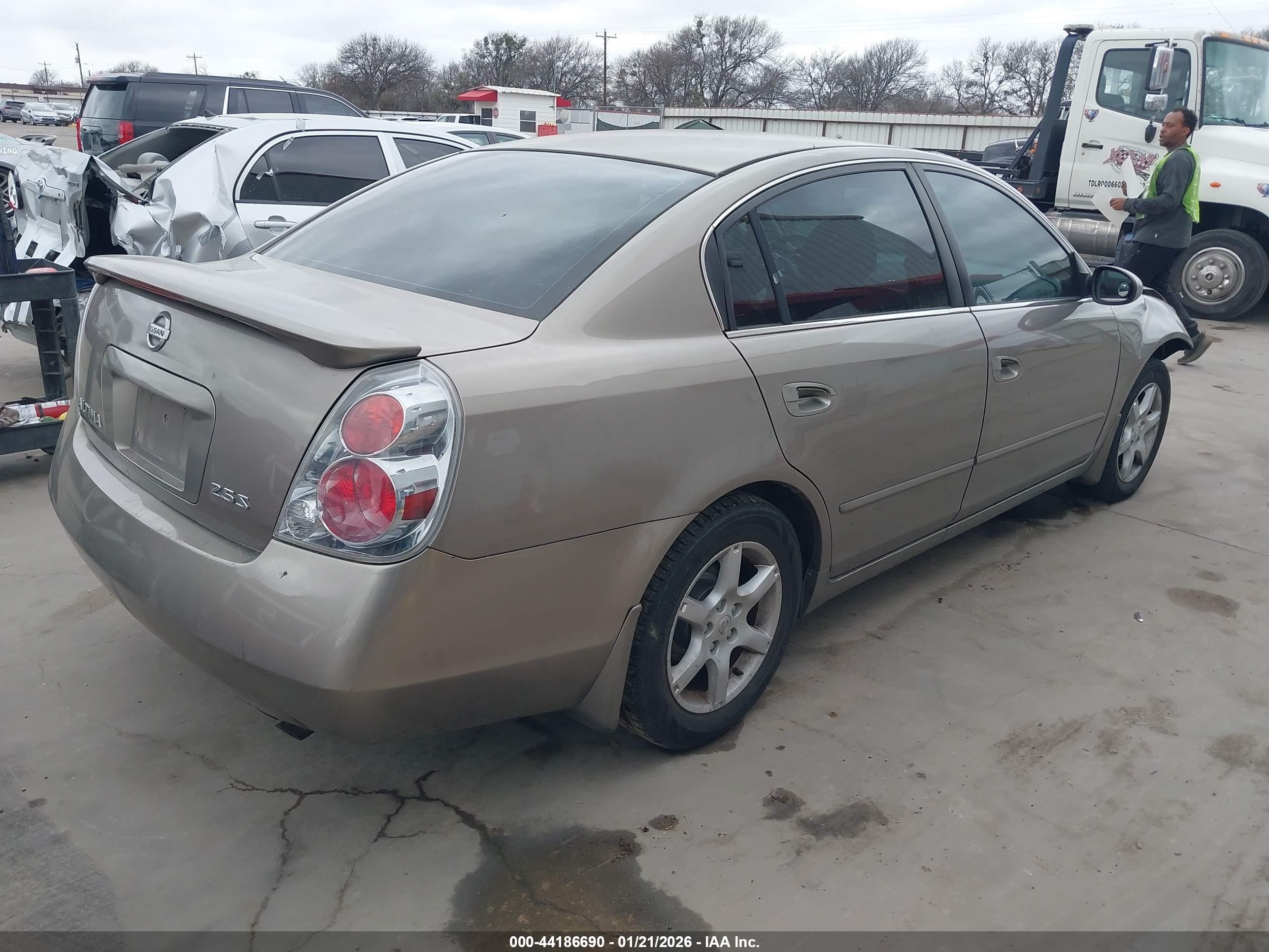 NISSAN ALTIMA image 4