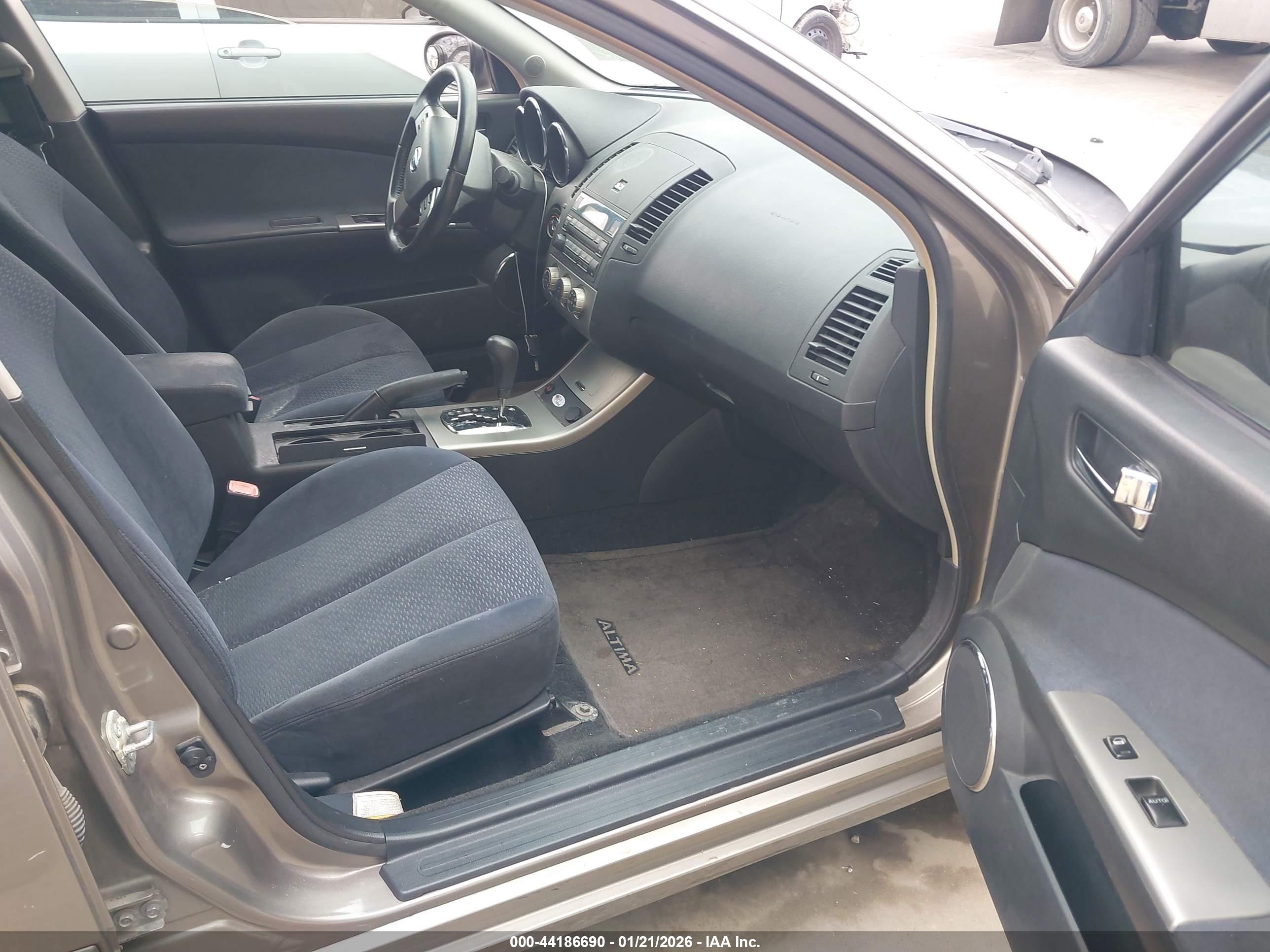 NISSAN ALTIMA image 5